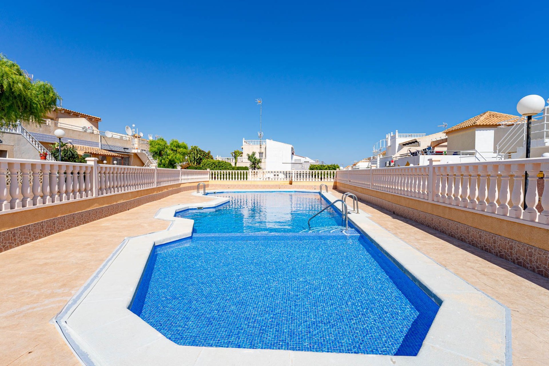 Resale - Villa - Los Altos
