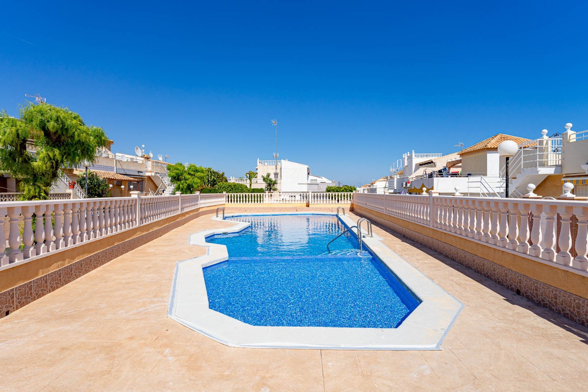 Resale - Villa - Los Altos