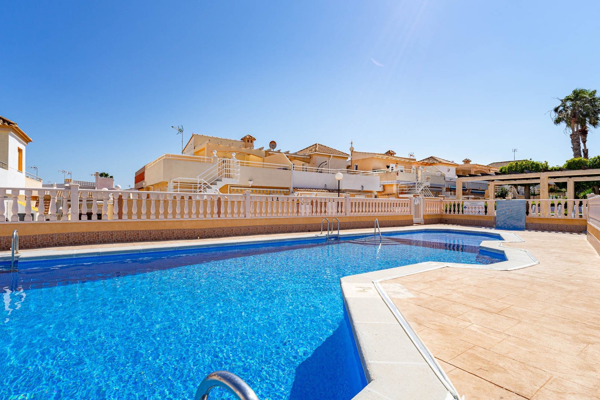 Resale - Villa - Los Altos