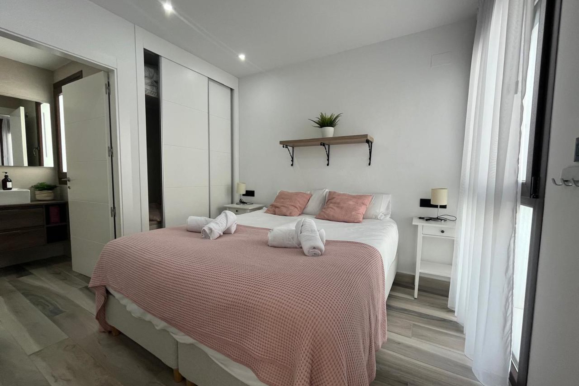 Resale - Villa - Los Altos