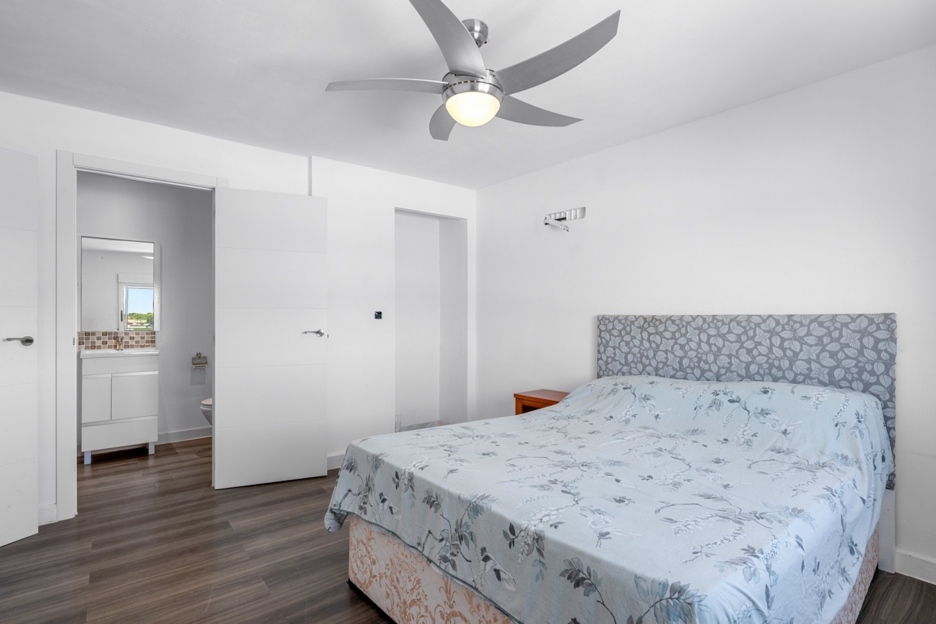 Resale - Villa - Los Montesinos - La Herrada