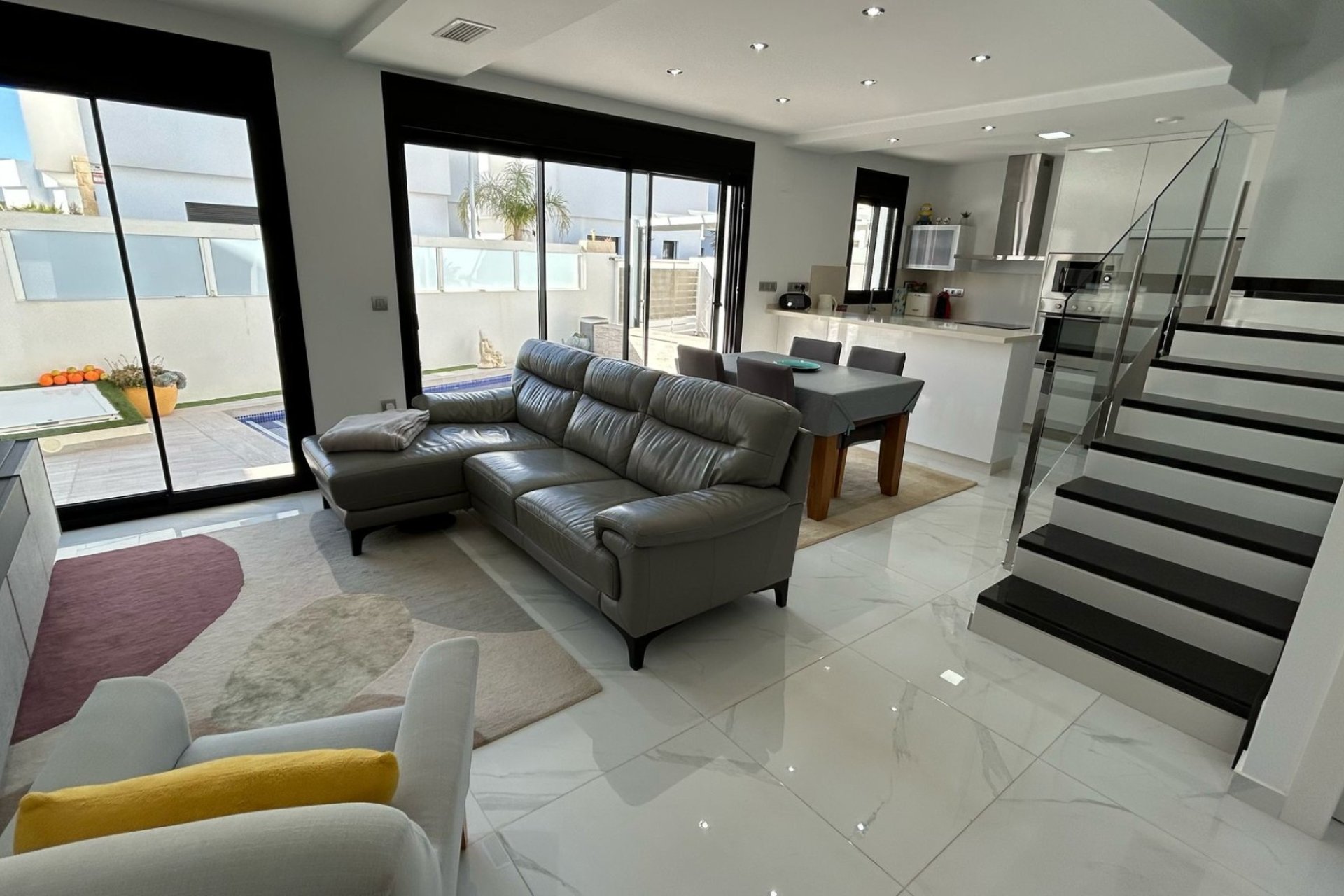Resale - Villa - Los Montesinos - La Herrada
