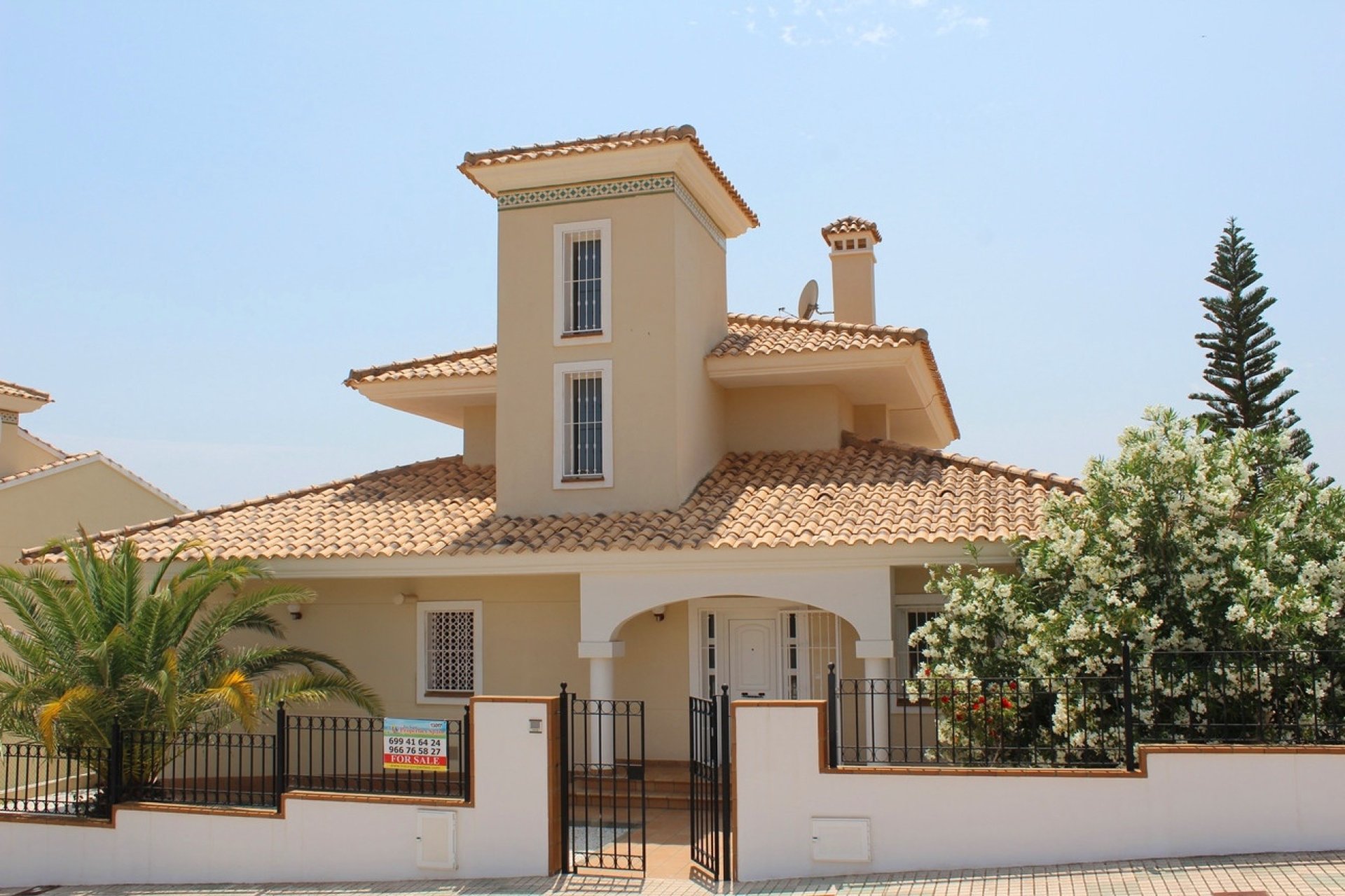Resale - Villa - Orihuela Costa - Campoamor Golf