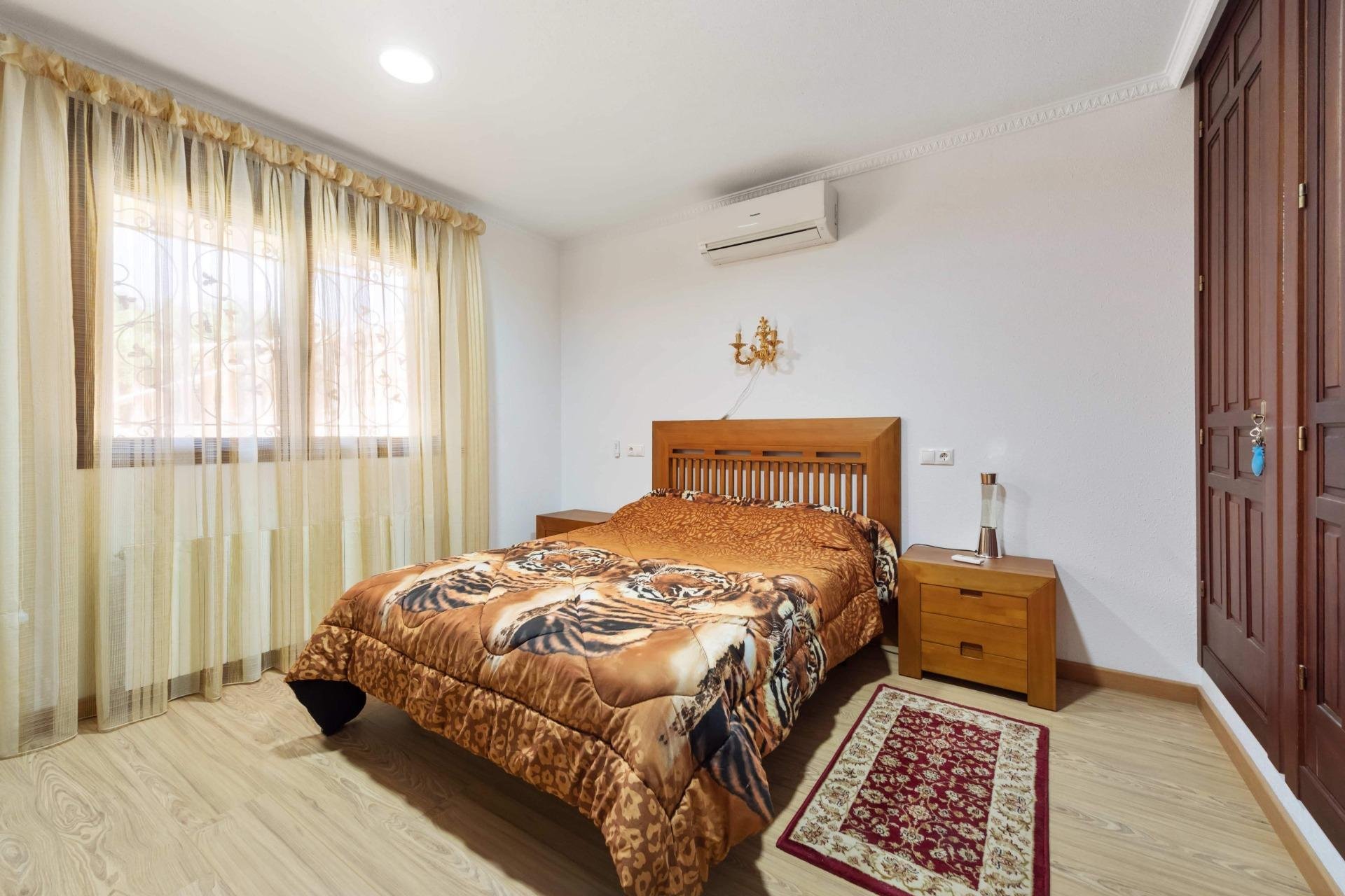 Resale - Villa - Orihuela Costa - Campoamor