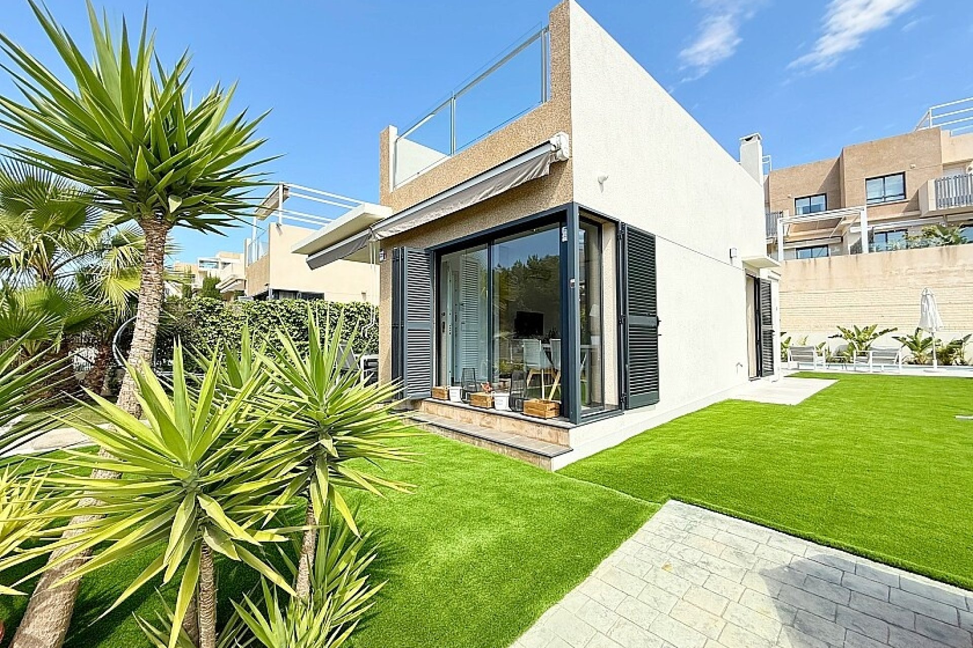 Resale - Villa - Orihuela Costa - La Zenia