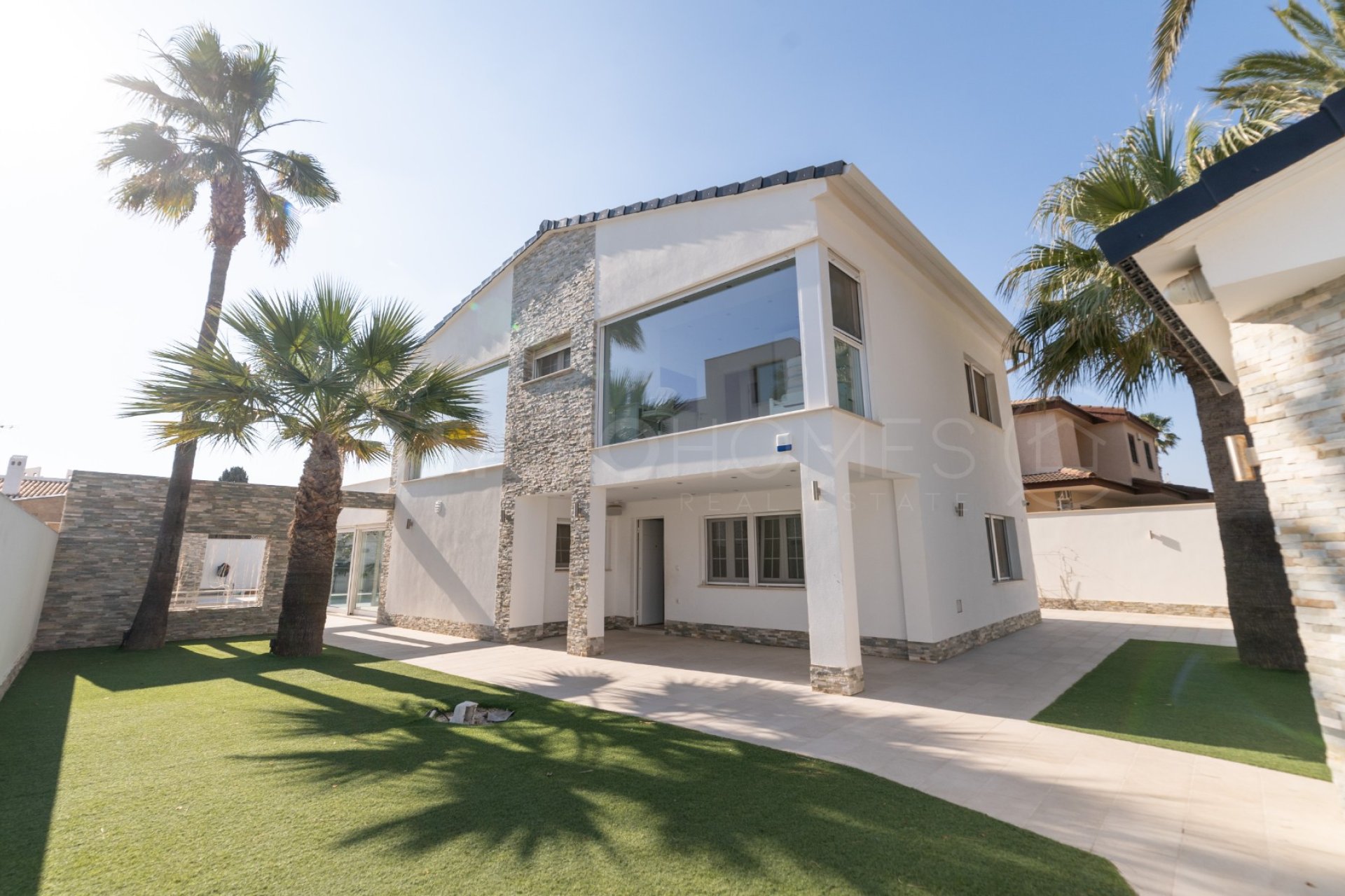Resale - Villa - Orihuela Costa - La Zenia