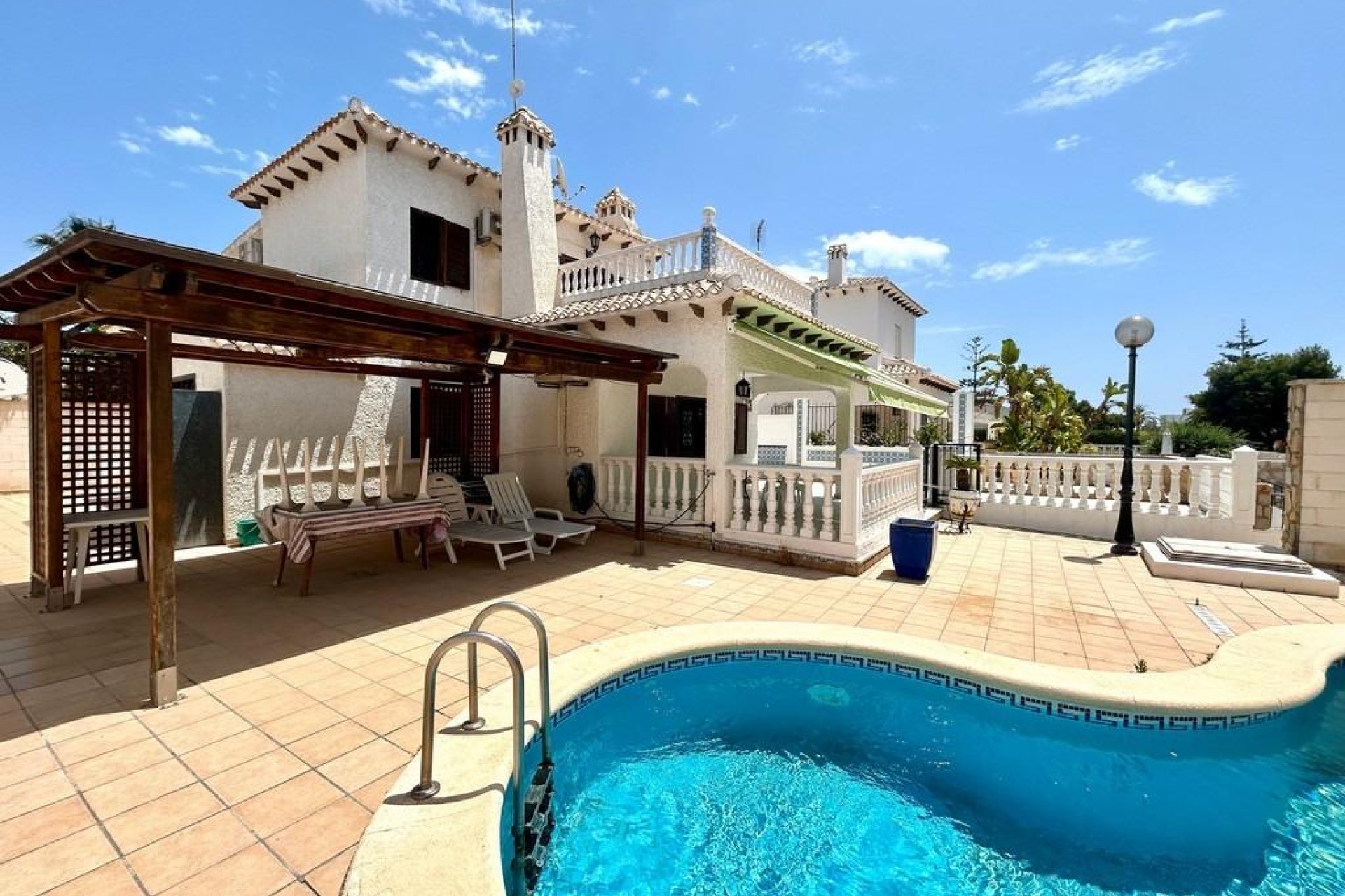 Resale - Villa - Orihuela Costa - La Zenia
