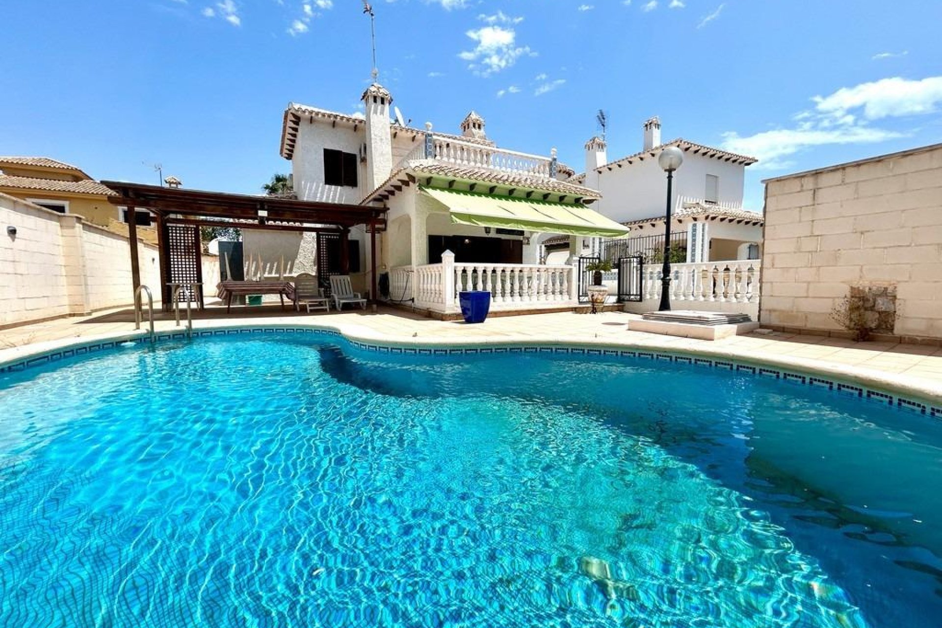 Resale - Villa - Orihuela Costa - La Zenia