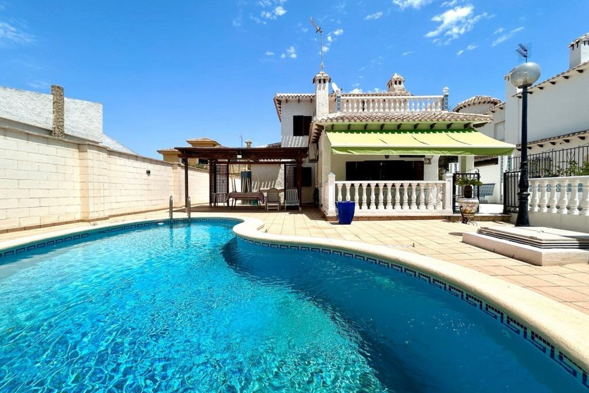 Resale - Villa - Orihuela Costa - La Zenia