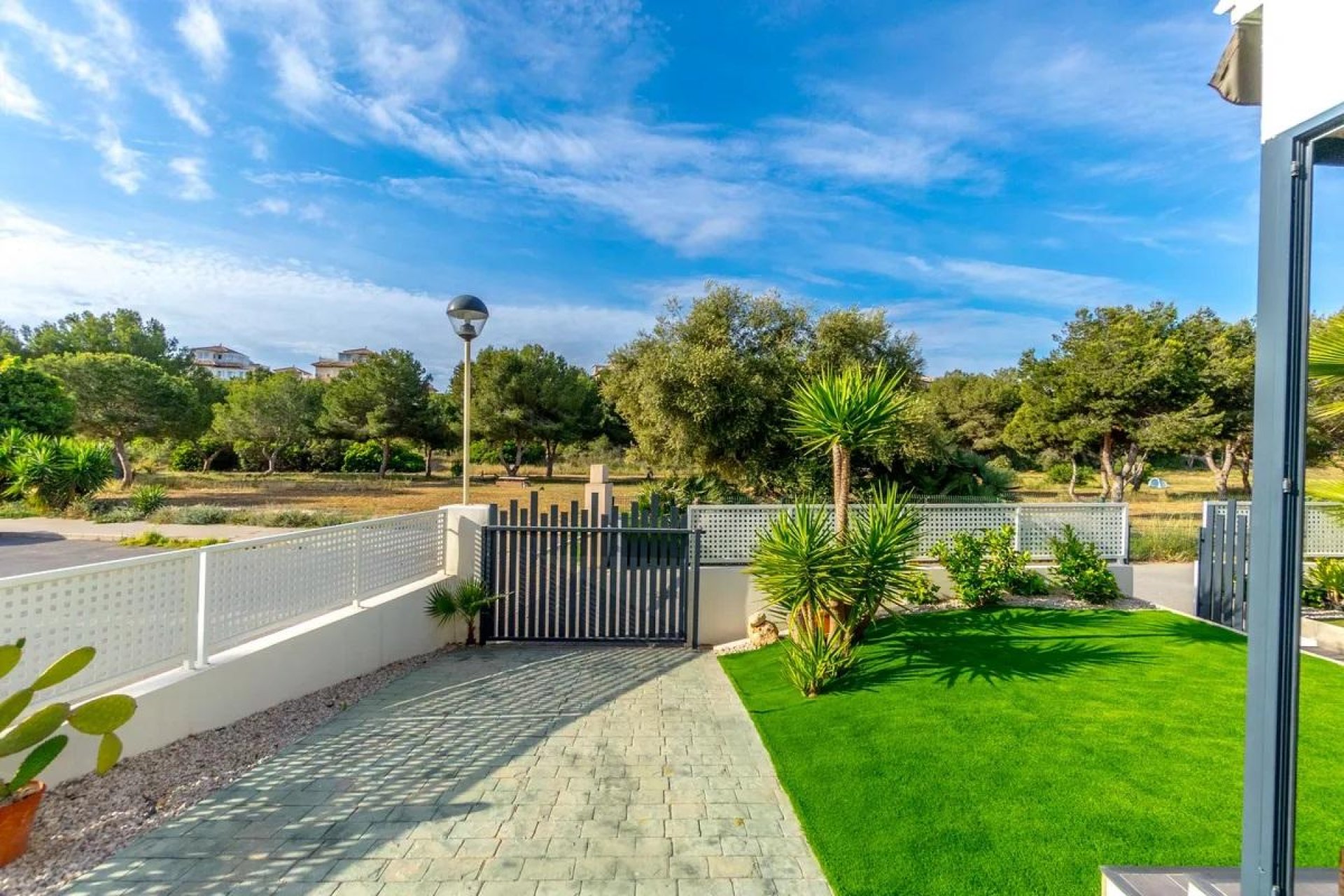 Resale - Villa - Orihuela Costa - La Zenia