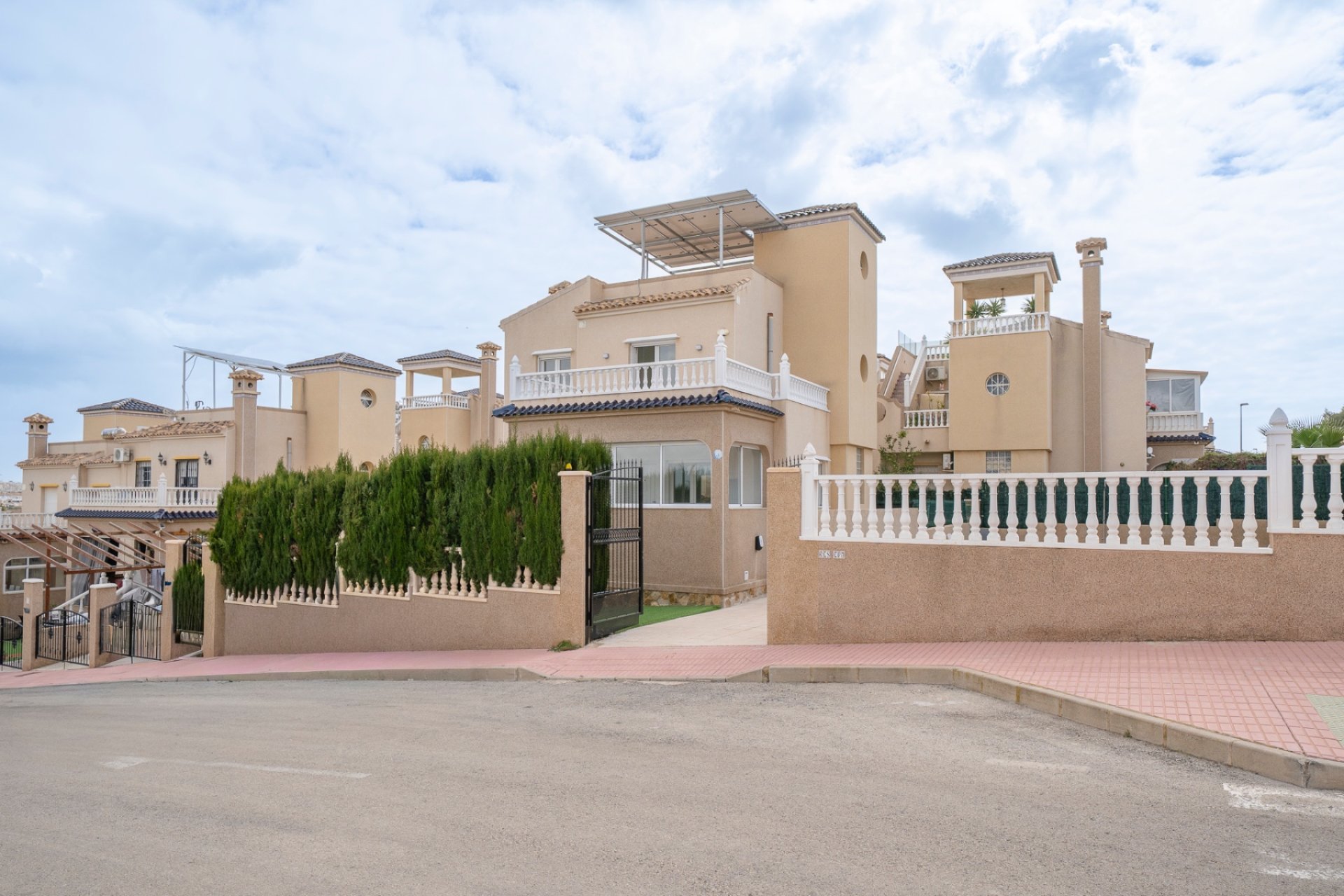 Resale - Villa - Orihuela Costa - PAU 26