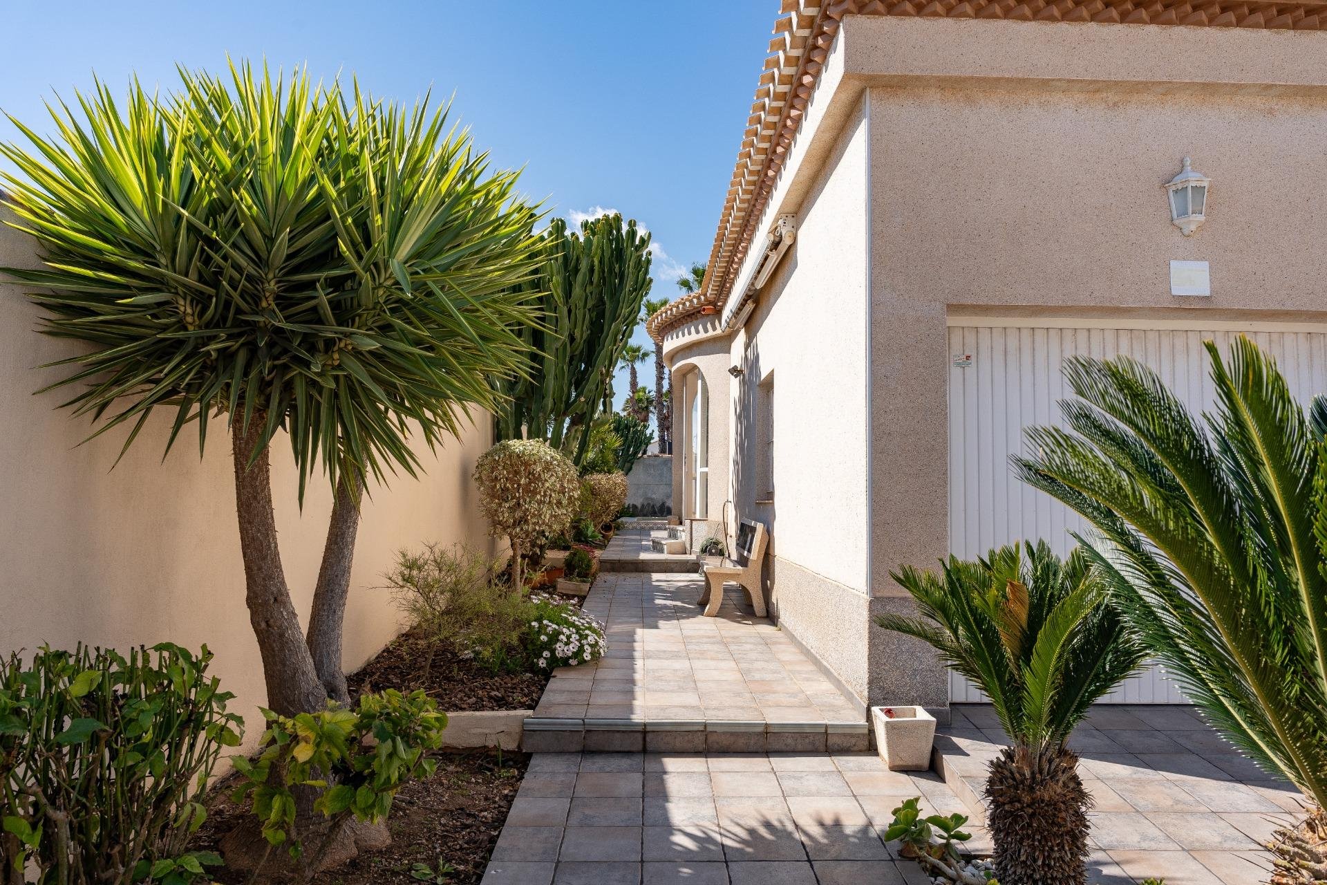 Resale - Villa - Orihuela Costa - Playa Flamenca