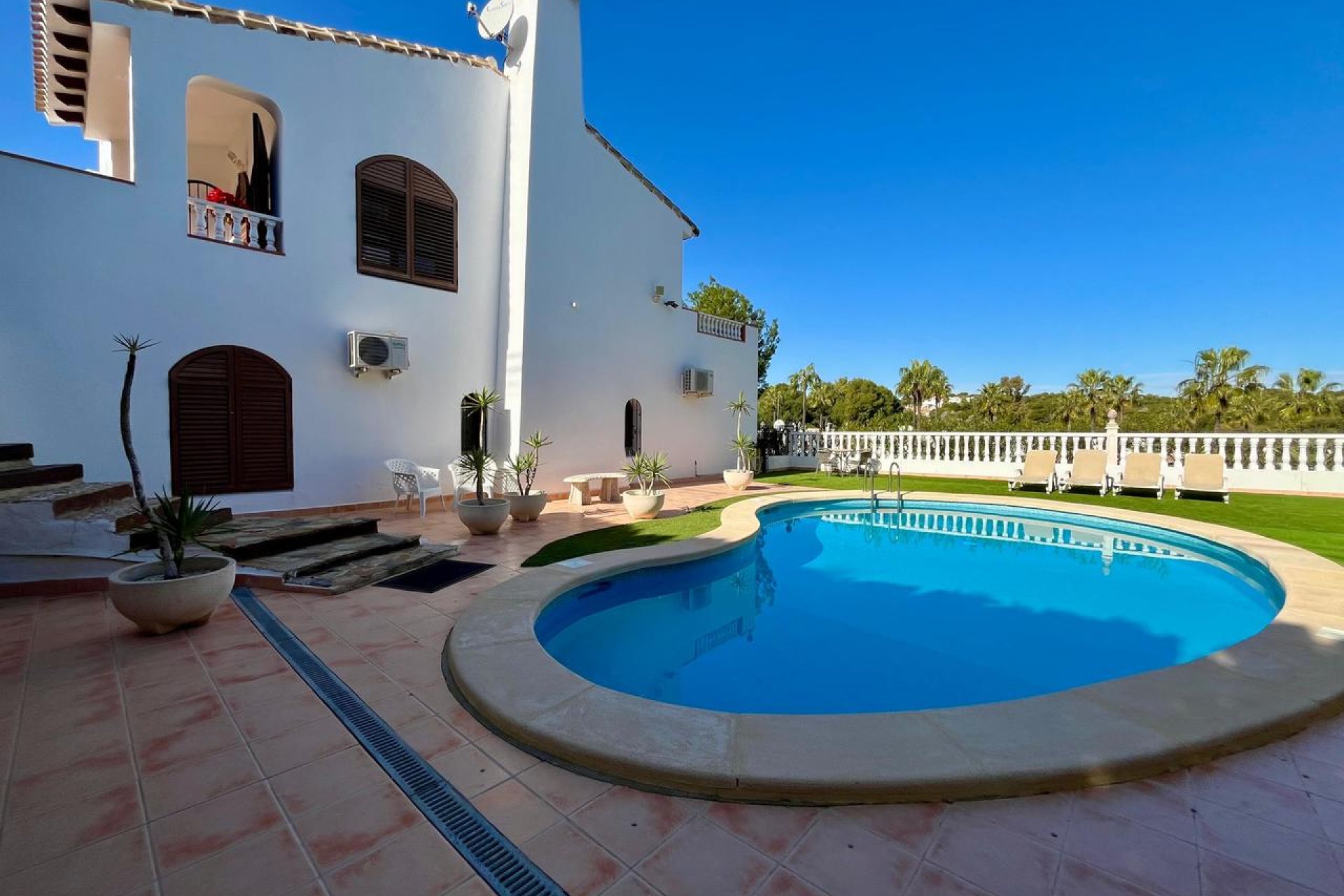 Resale - Villa - Orihuela Costa - Villamartin