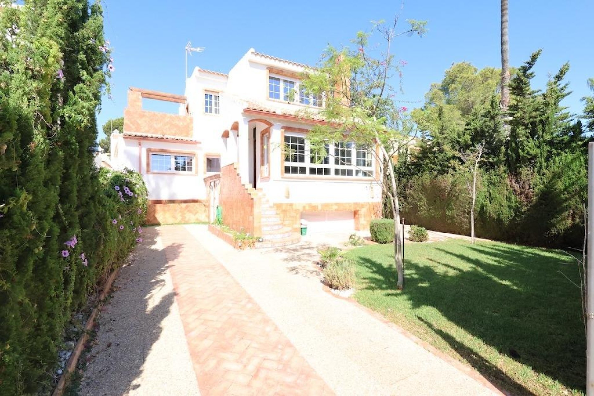 Resale - Villa - Orihuela Costa - Villamartin