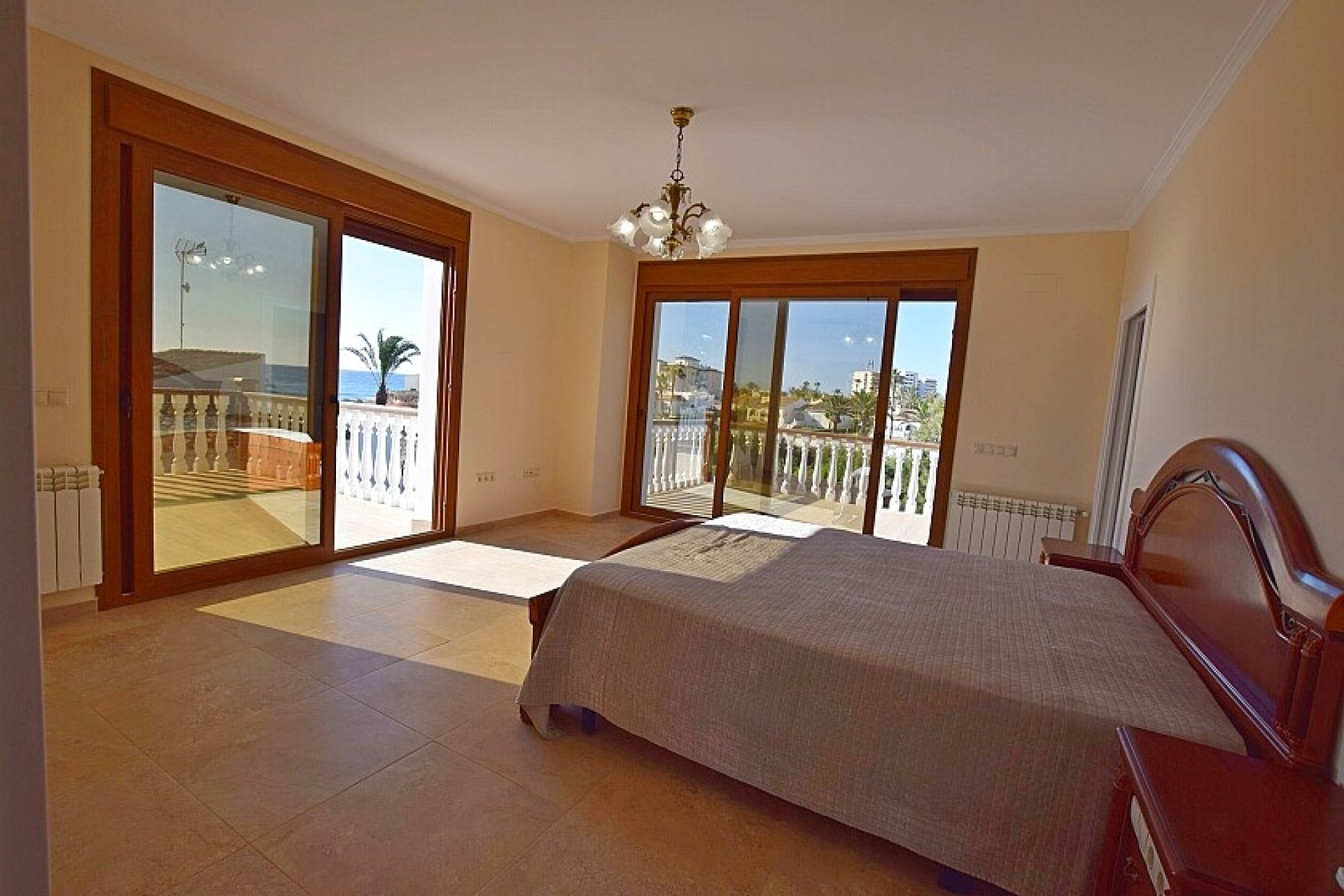 Resale - Villa - Orihuela Costa