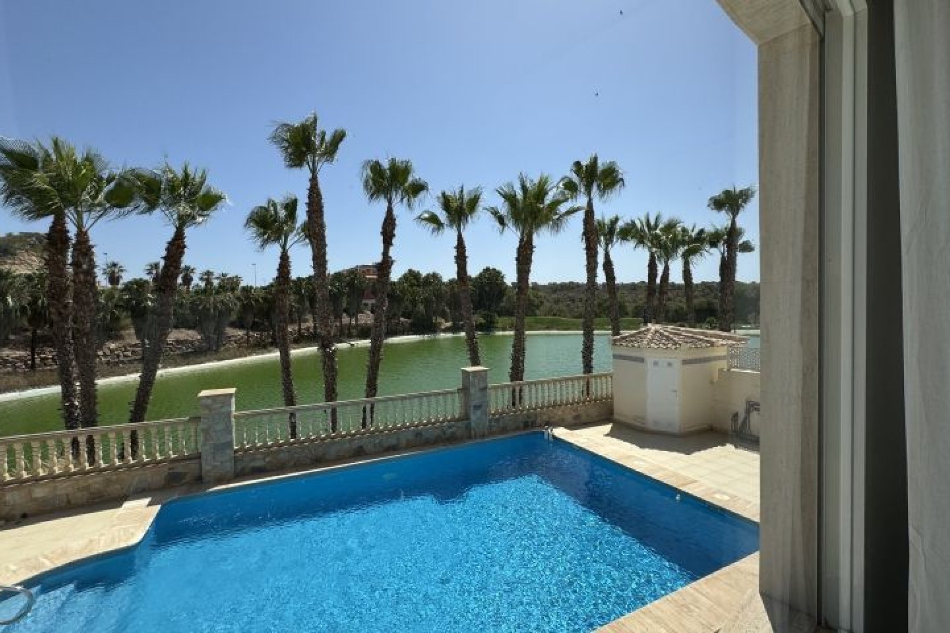 Resale - Villa - Orihuela Costa