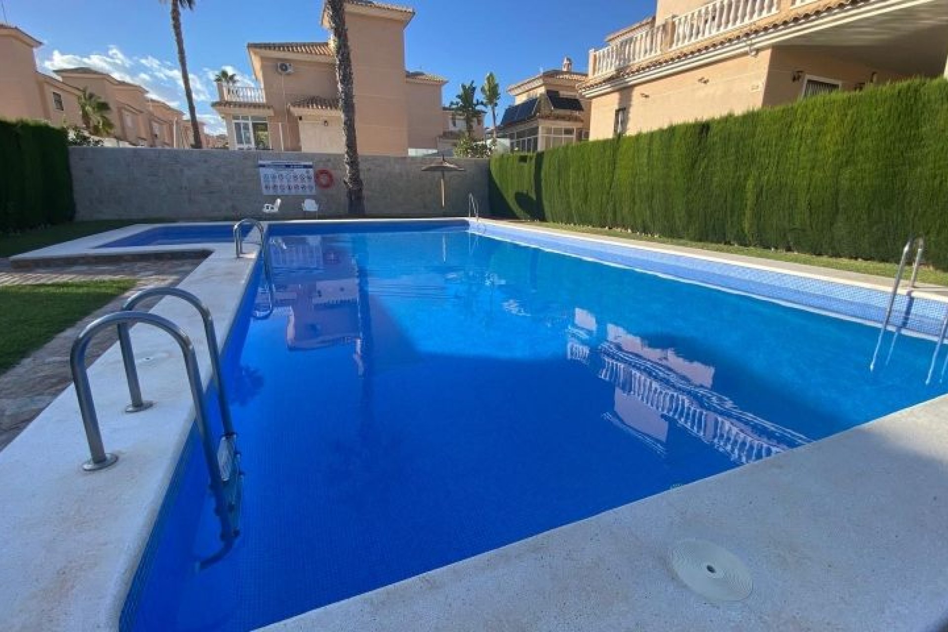 Resale - Villa - Orihuela Costa