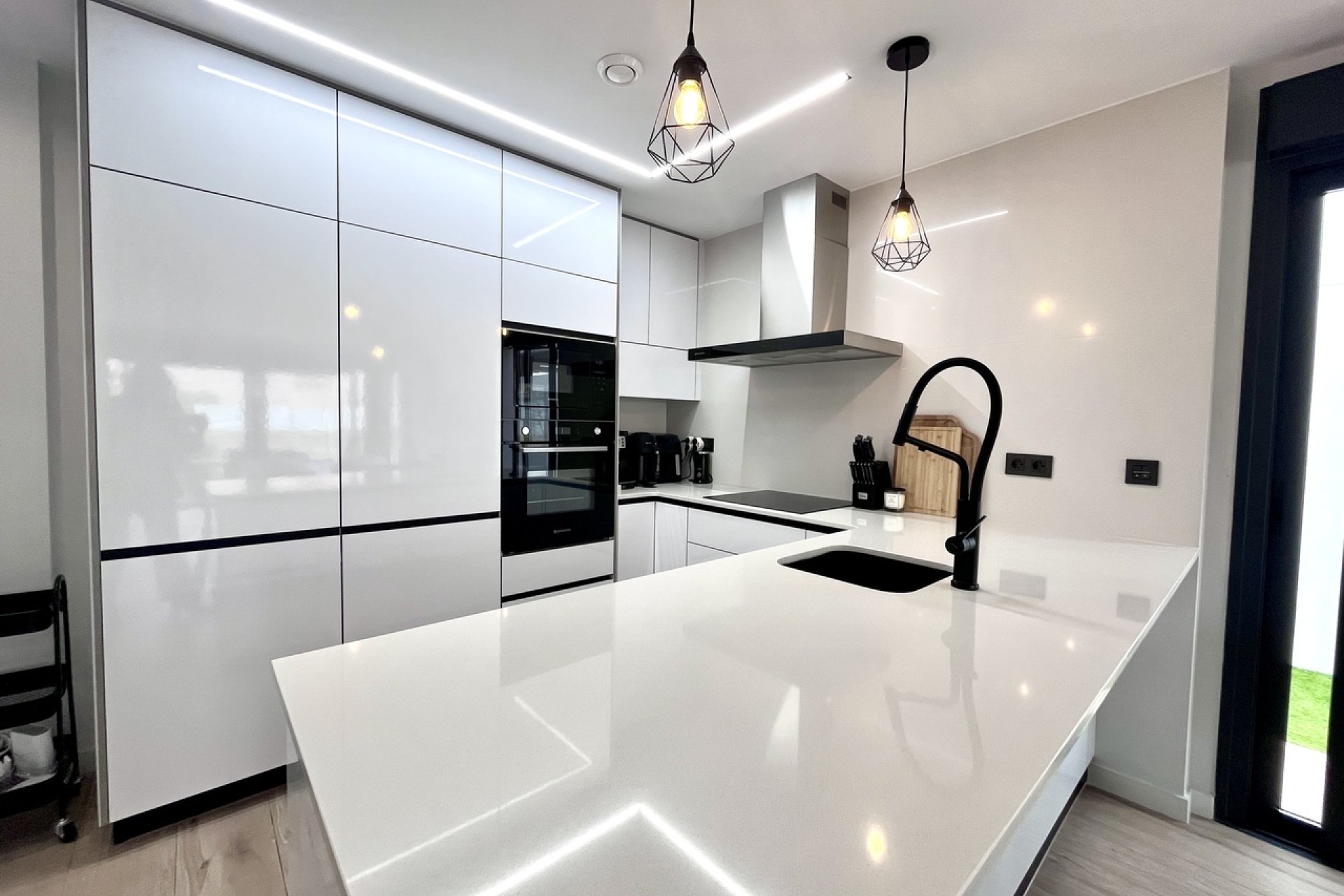 Resale - Villa - Punta Prima