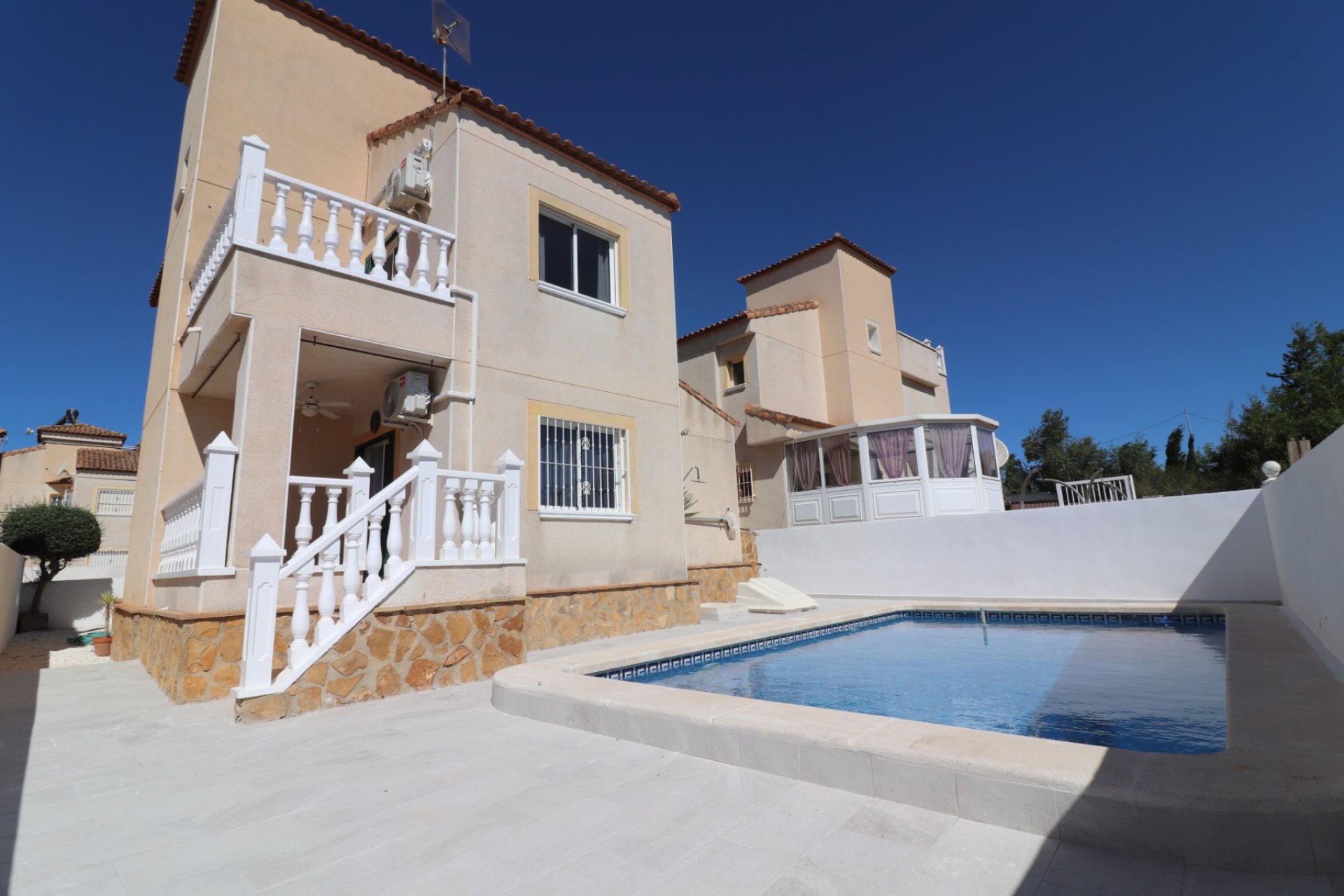Resale - Villa - San Miguel de Salinas - Lake View Mansions