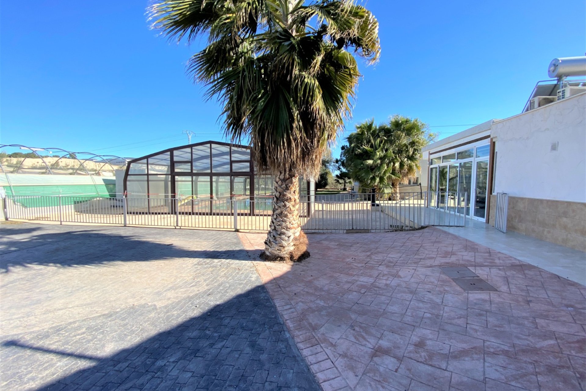 Resale - Villa - Sax