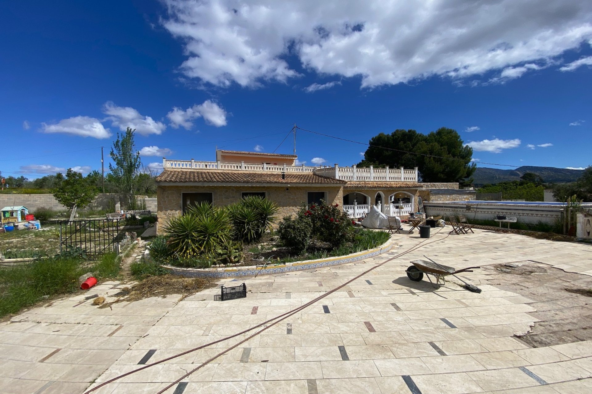 Resale - Villa - Sax