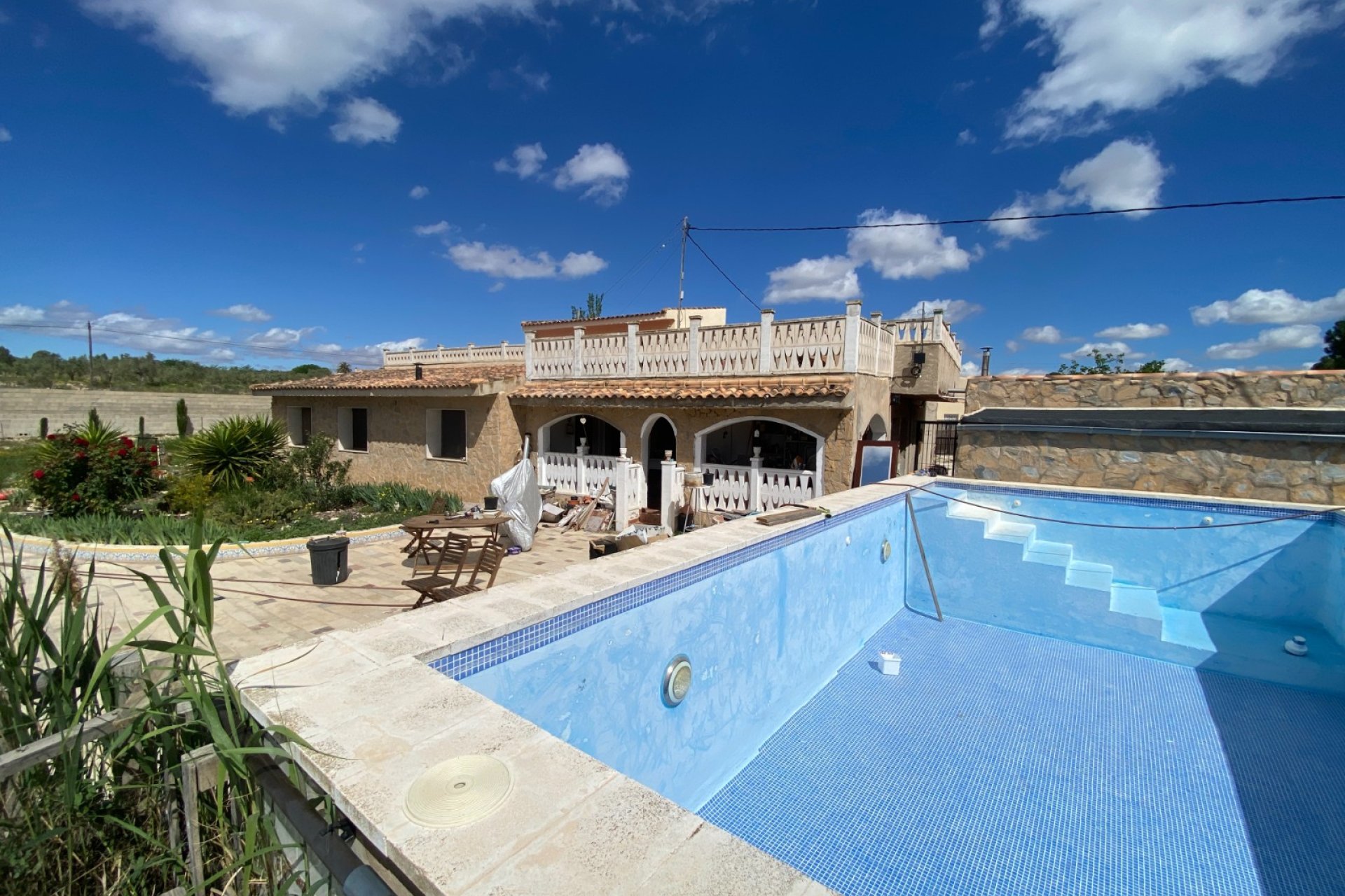 Resale - Villa - Sax