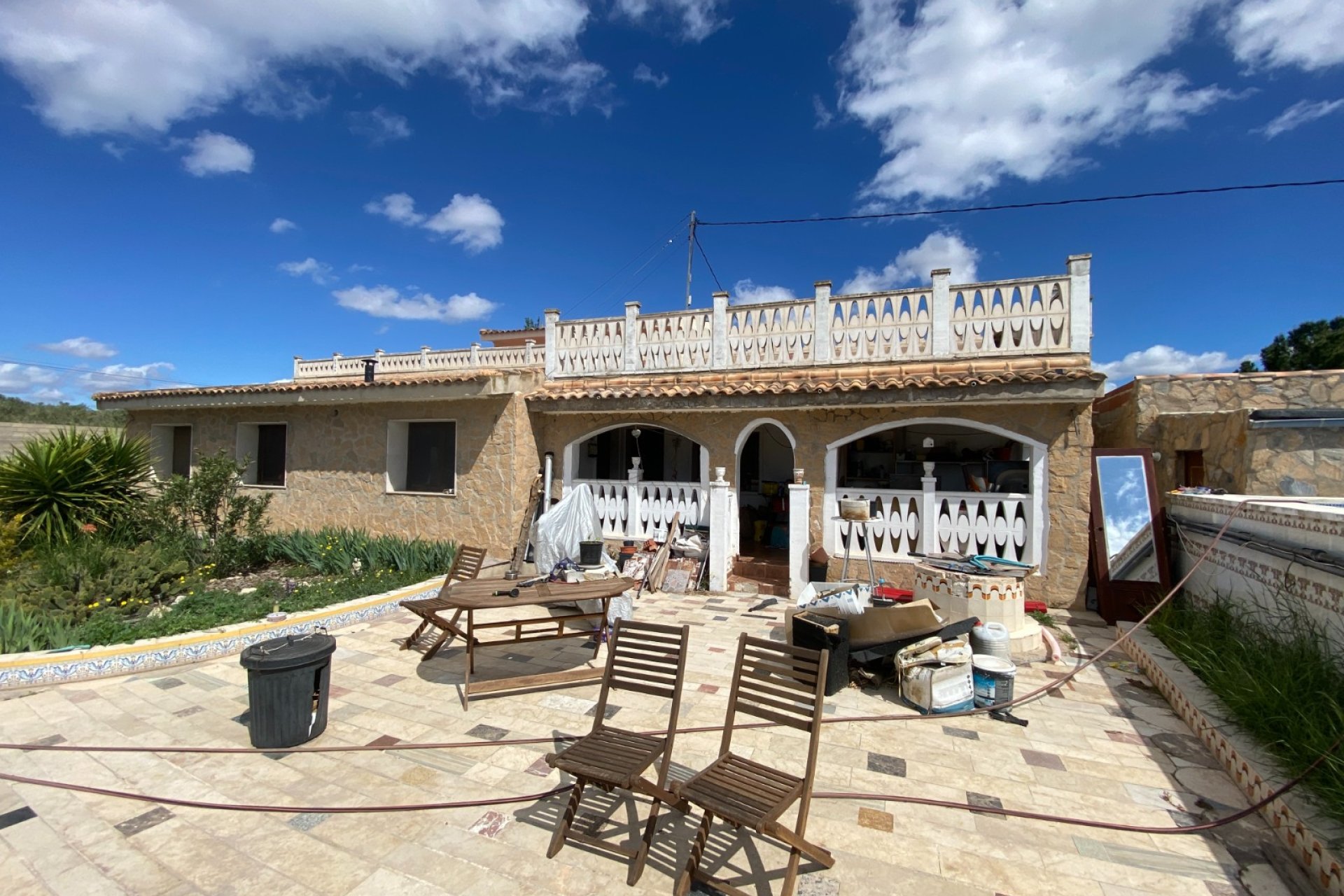Resale - Villa - Sax