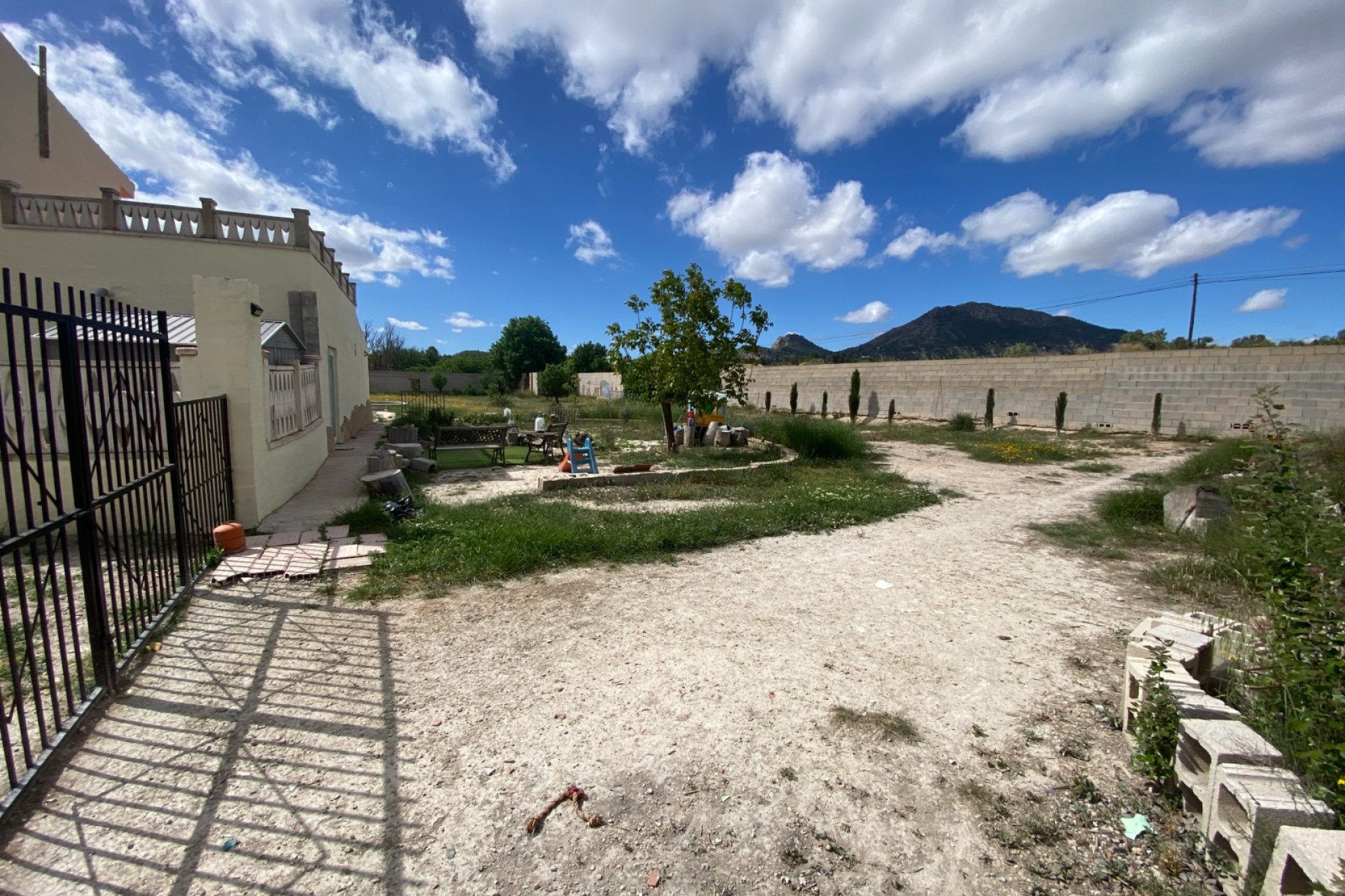 Resale - Villa - Sax