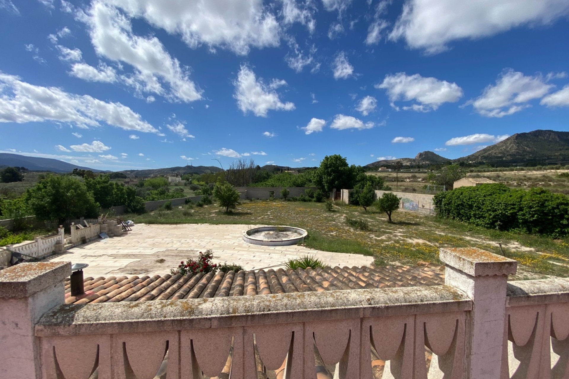 Resale - Villa - Sax