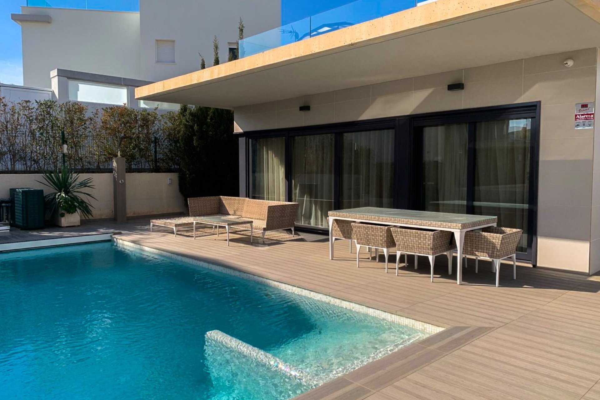 Resale - Villa / Semi detached - Alicante - Campoamor