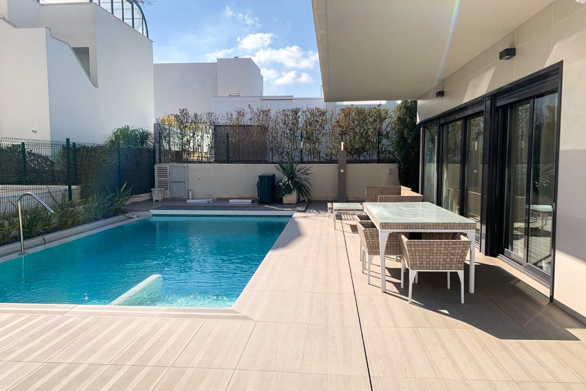 Resale - Villa / Semi detached - Alicante - Campoamor