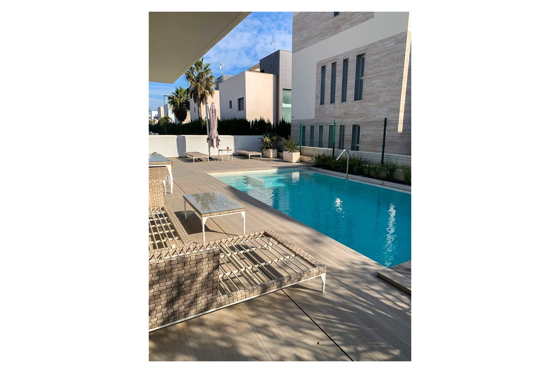Resale - Villa / Semi detached - Alicante - Campoamor