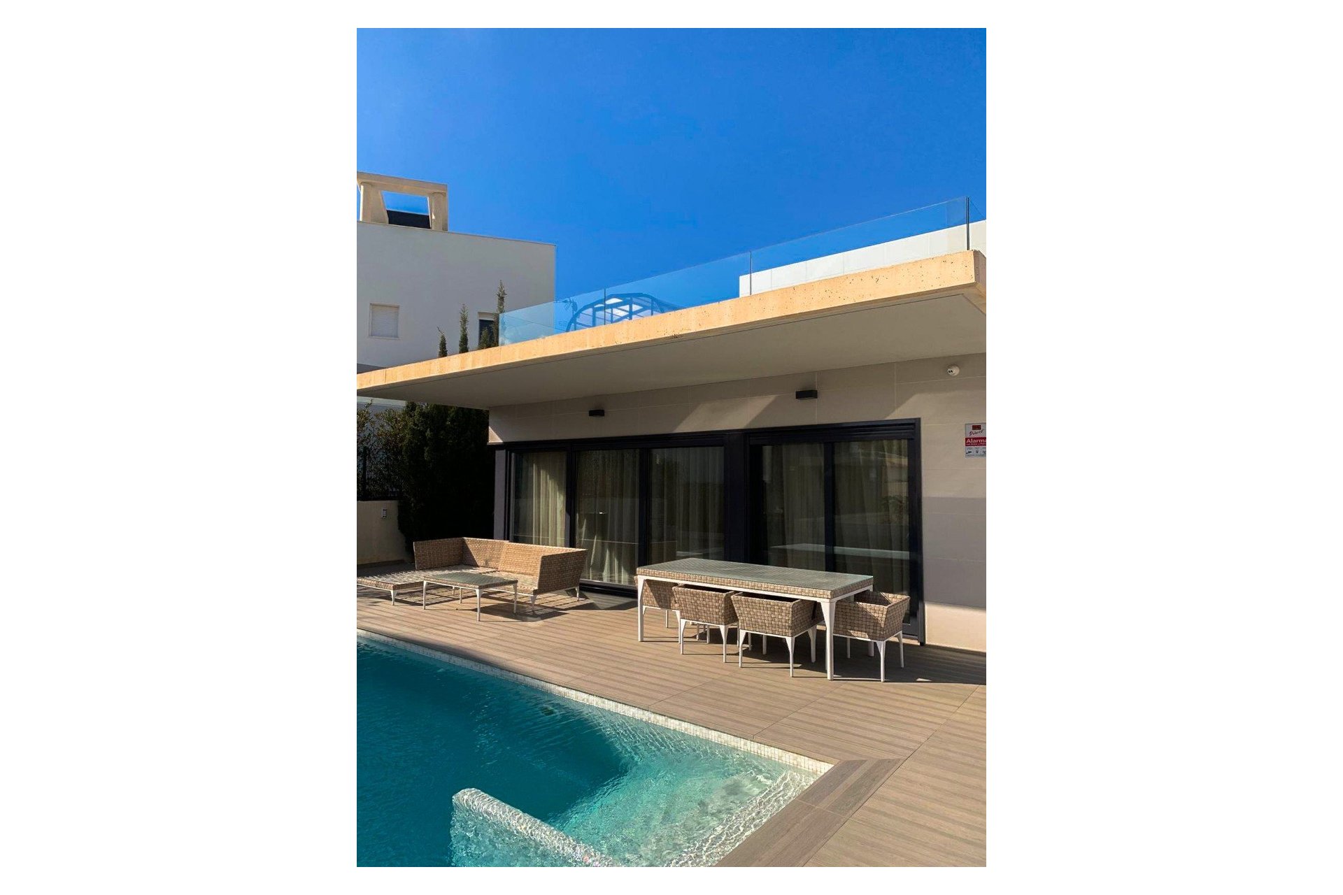 Resale - Villa / Semi detached - Alicante - Campoamor