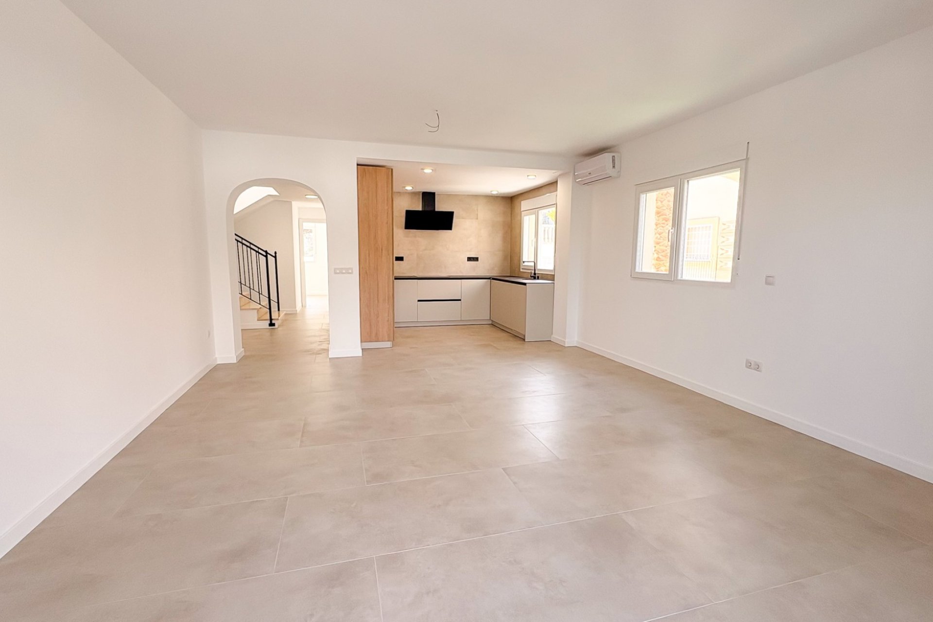 Resale - Villa / Semi detached - El Campello - Pueblo Acantilado - Venta Lanuza