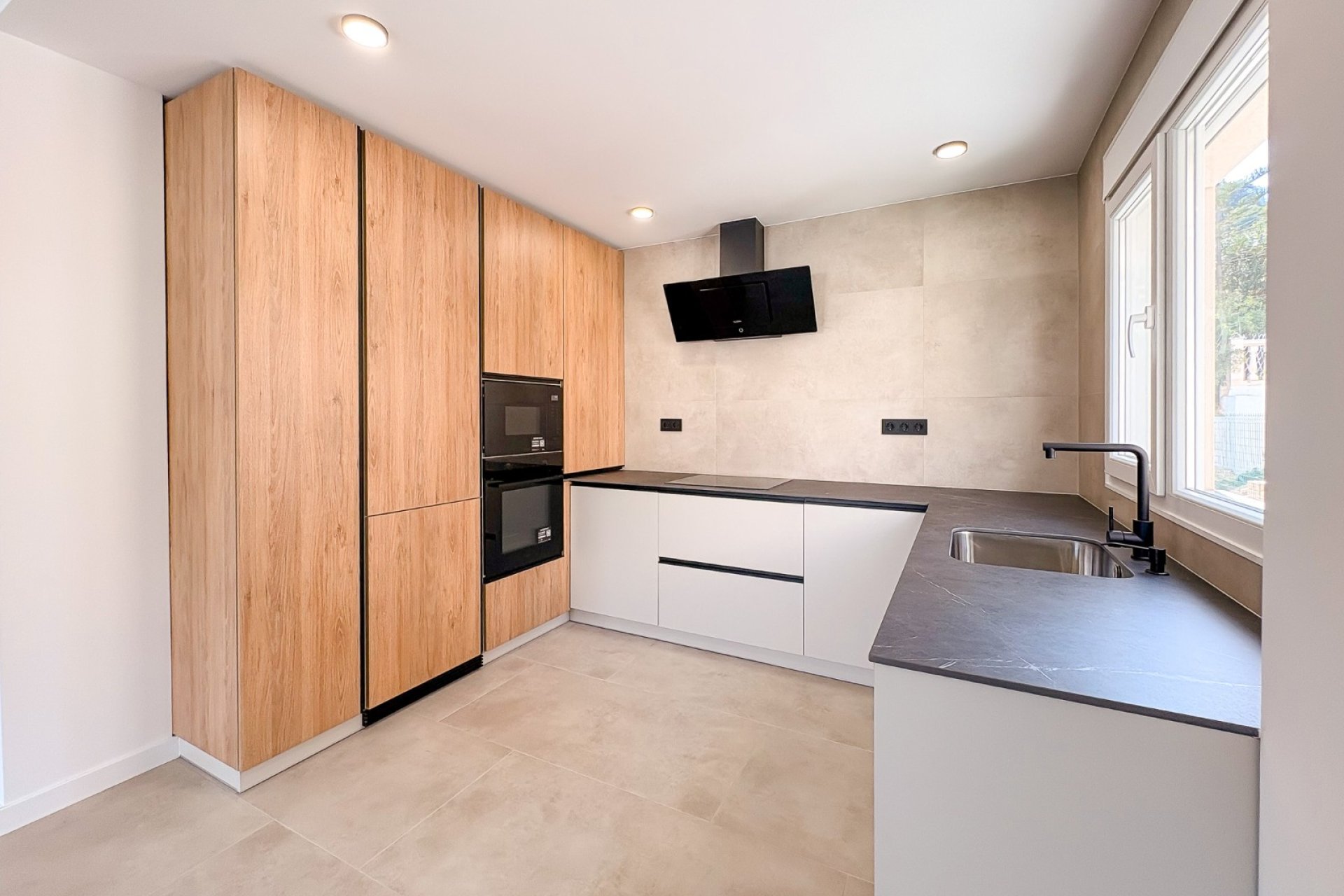 Resale - Villa / Semi detached - El Campello - Pueblo Acantilado - Venta Lanuza