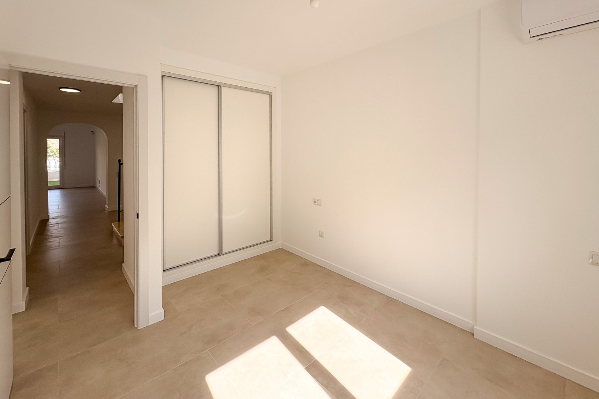 Resale - Villa / Semi detached - El Campello - Pueblo Acantilado - Venta Lanuza