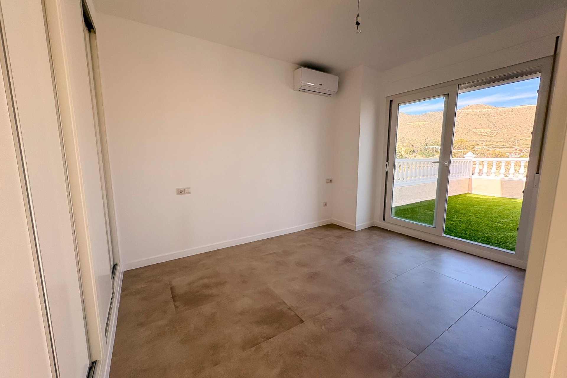 Resale - Villa / Semi detached - El Campello - Pueblo Acantilado - Venta Lanuza