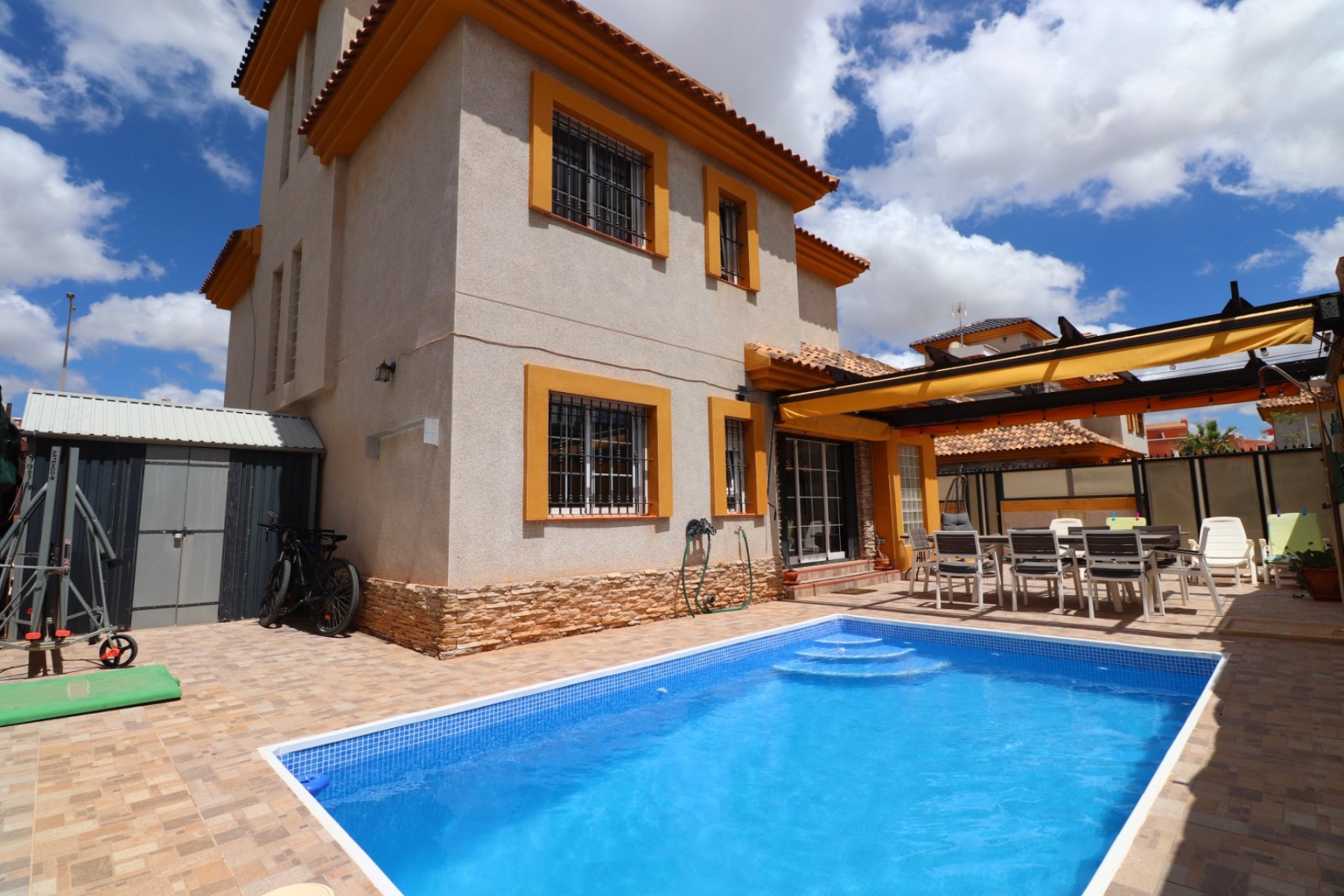 Resale - Villa / Semi detached - Los Montesinos - La Herrada