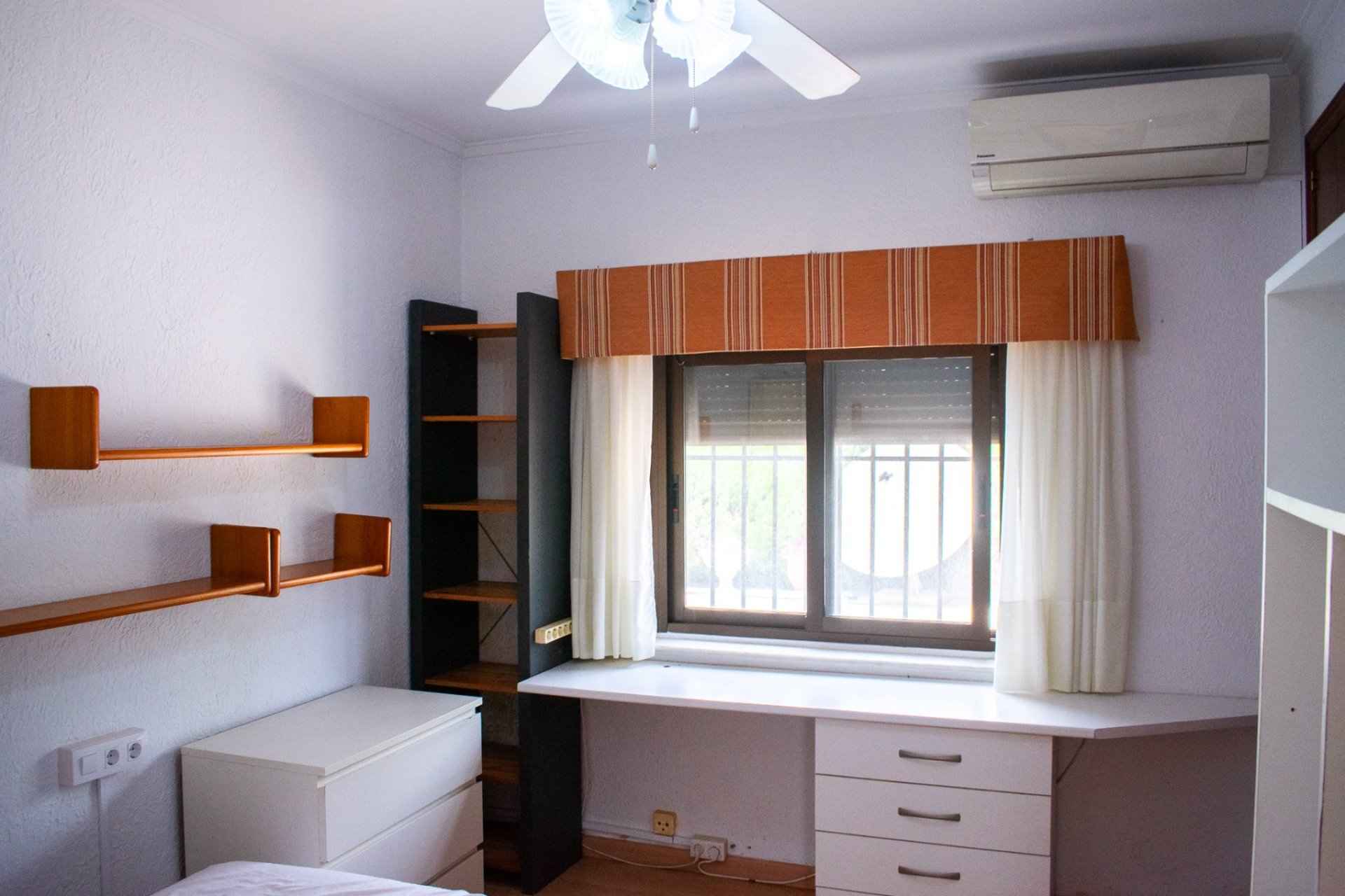 Resale - Villa / Semi detached - Orihuela Costa - Cabo Roig *