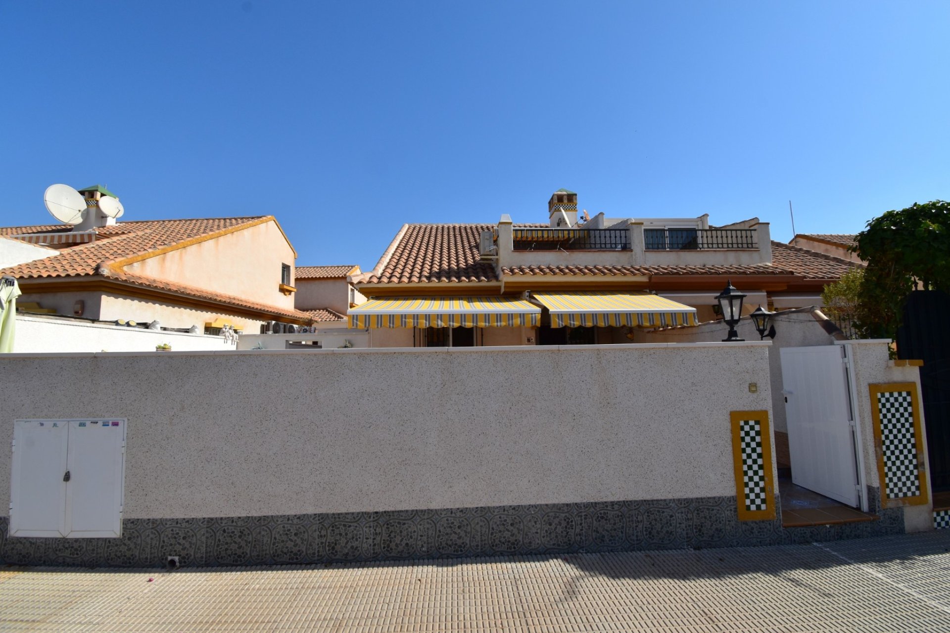 Resale - Villa / Semi detached - Orihuela Costa - La Zenia