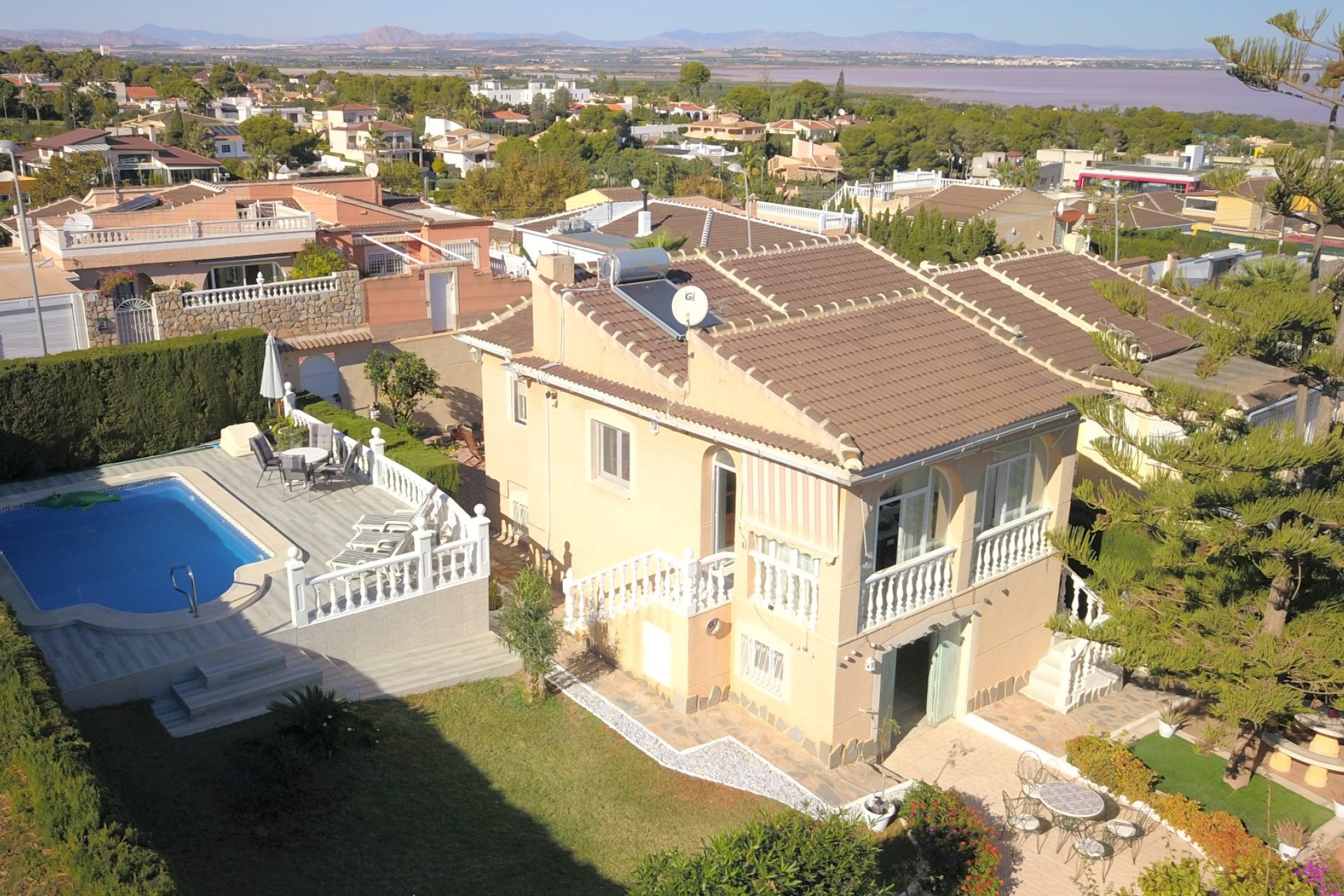 Resale - Villa / Semi detached - Orihuela Costa - Los Balcones
