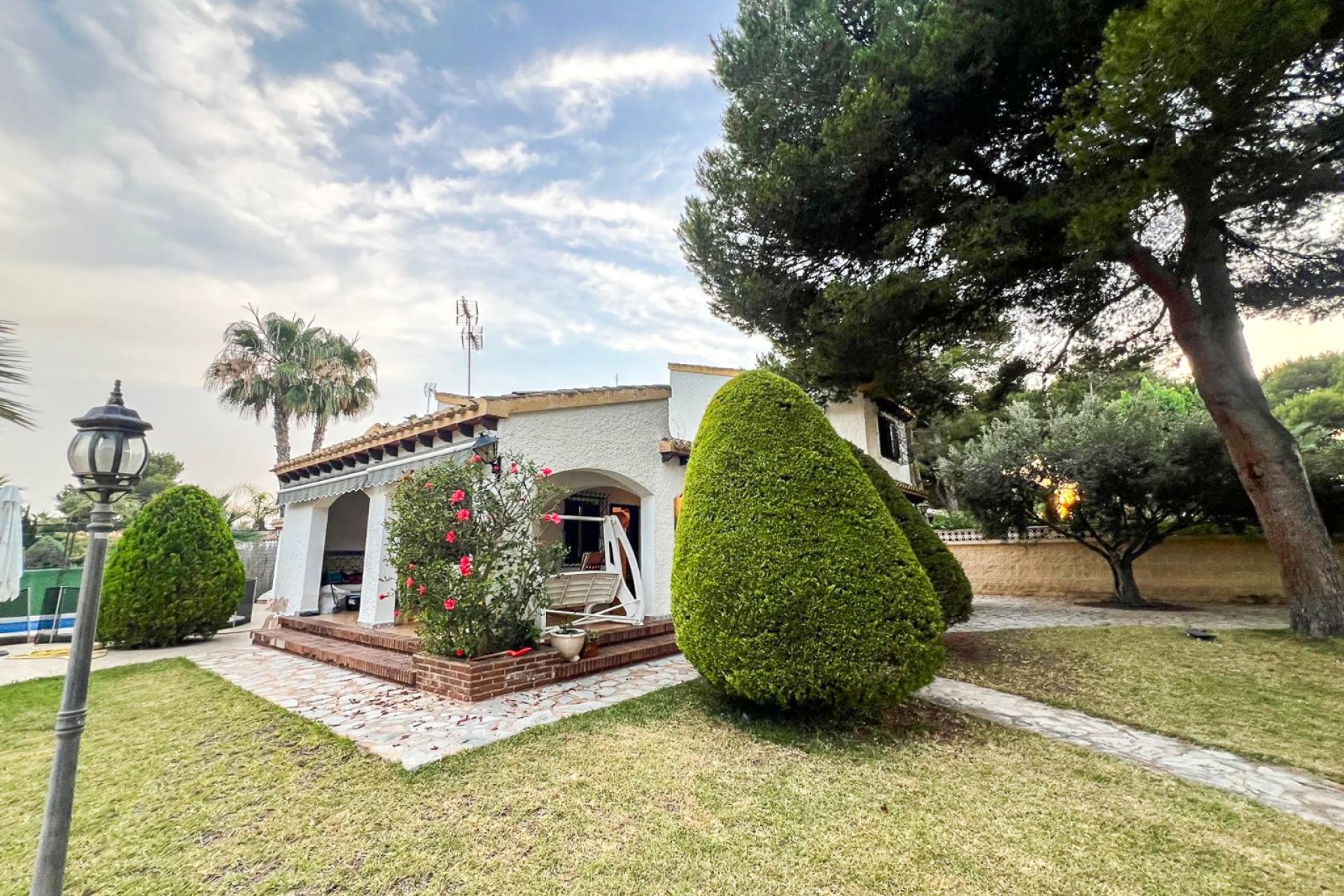 Resale - Villa / Semi detached - Orihuela Costa - Punta Prima