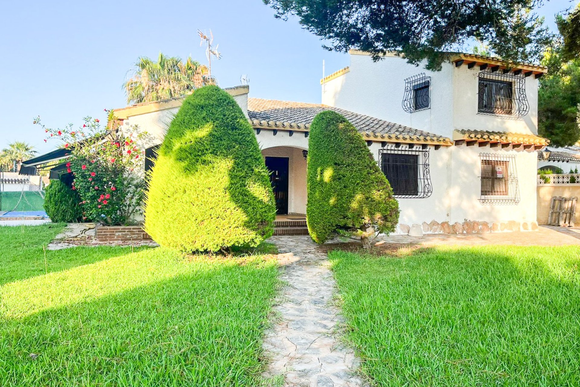 Resale - Villa / Semi detached - Orihuela Costa - Punta Prima