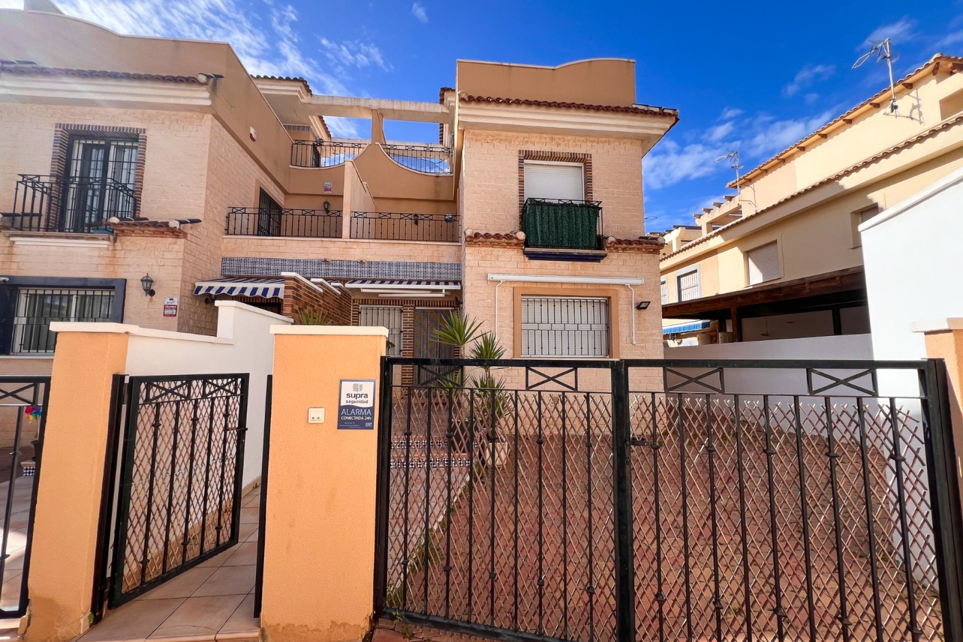Resale - Villa / Semi detached - Pilar de la Horadada