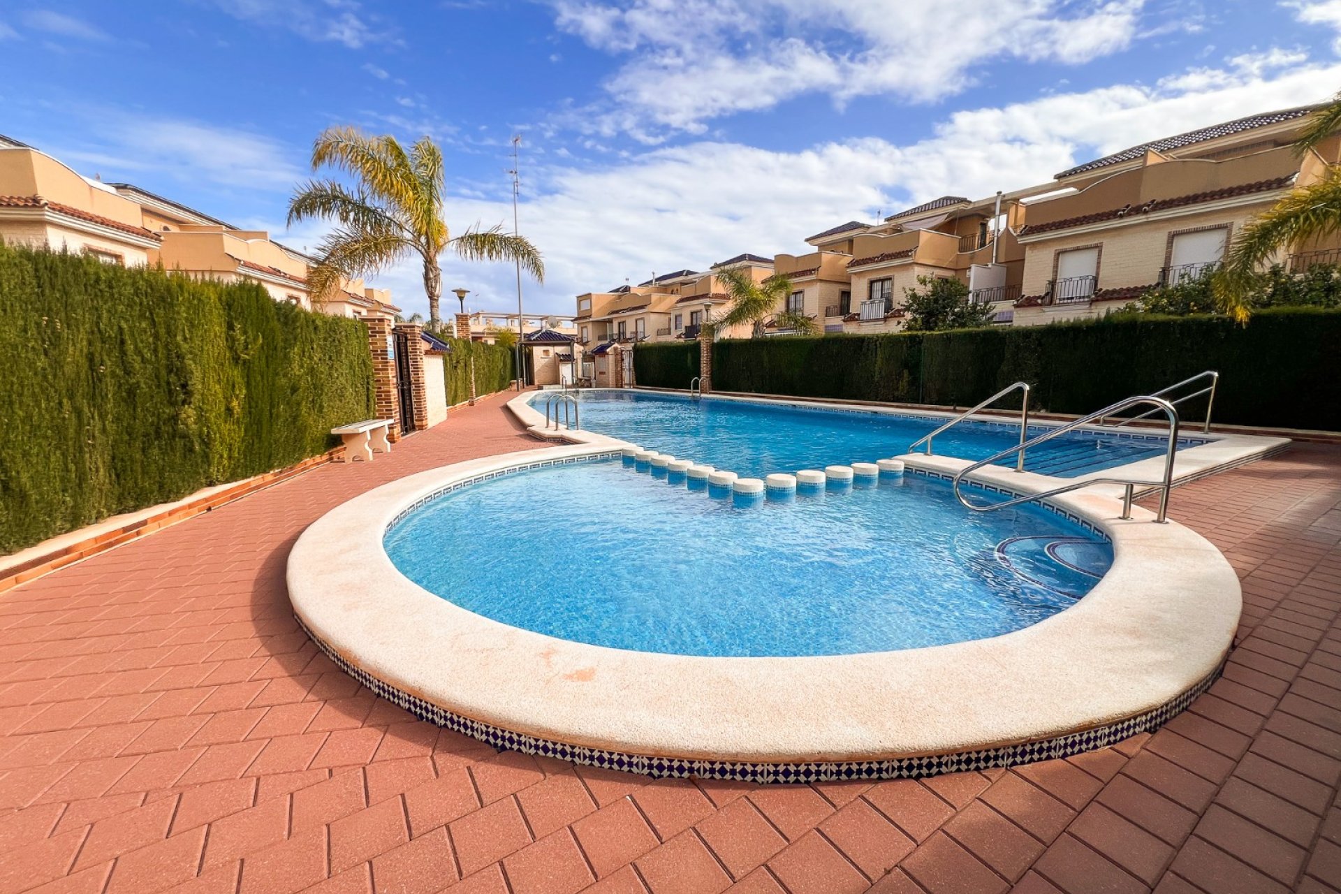 Resale - Villa / Semi detached - Pilar de la Horadada