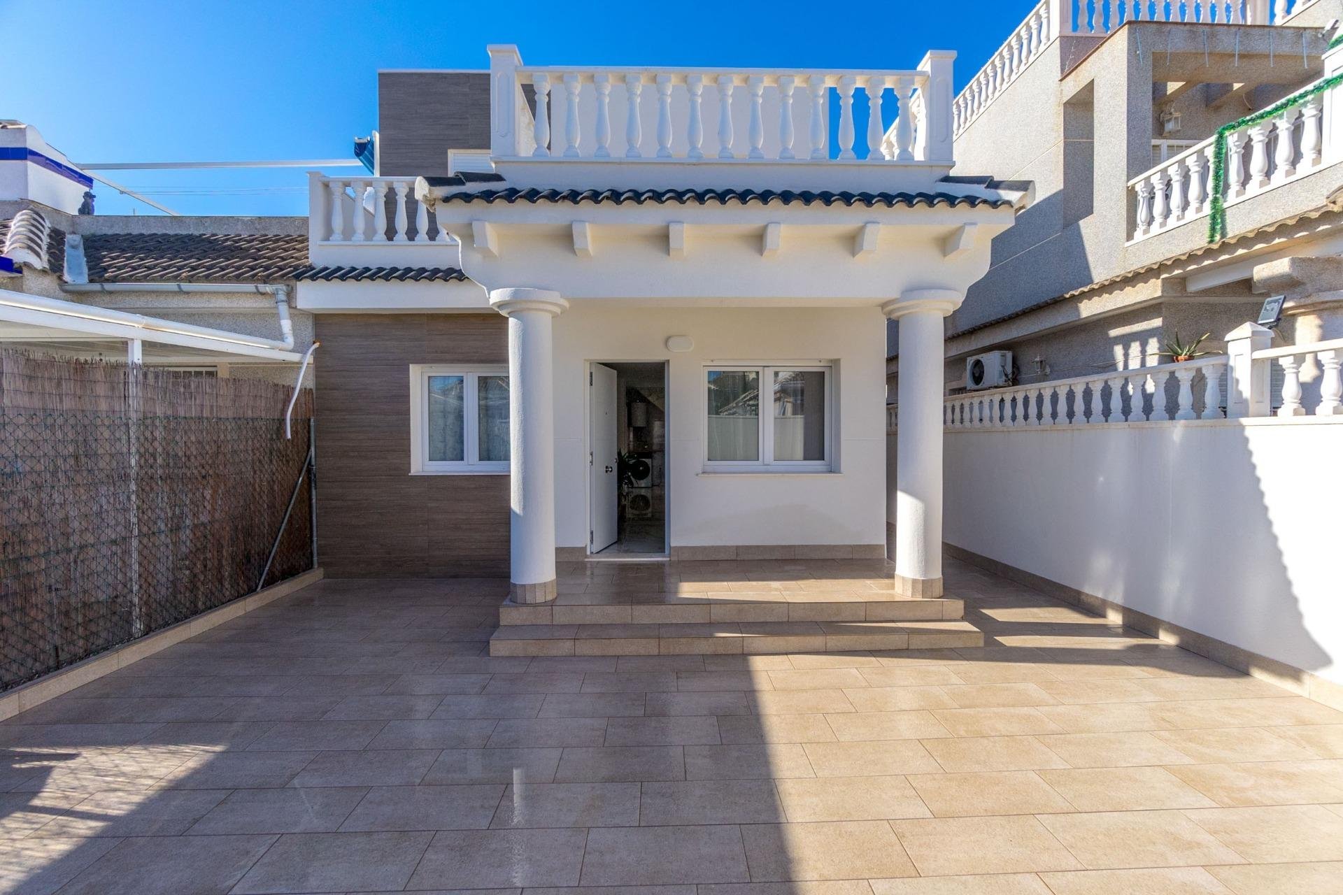 Resale - Villa / Semi detached - Torrevieja - El chaparral