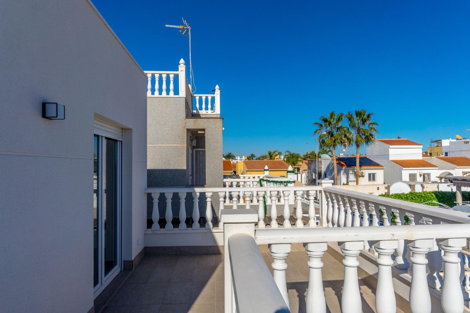Resale - Villa / Semi detached - Torrevieja - El chaparral