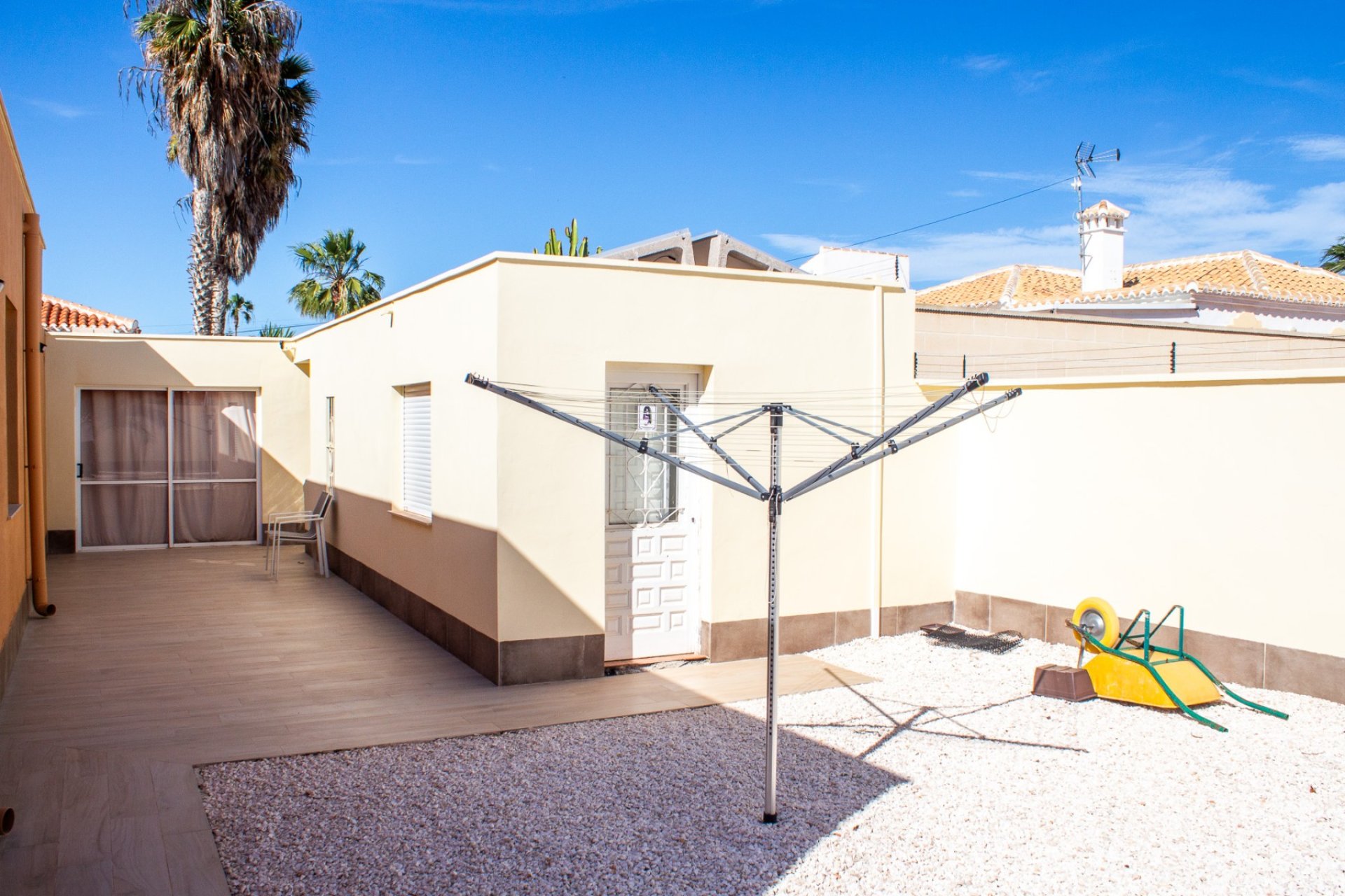 Resale - Villa / Semi detached - Torrevieja - La Siesta - El Salado - Torreta