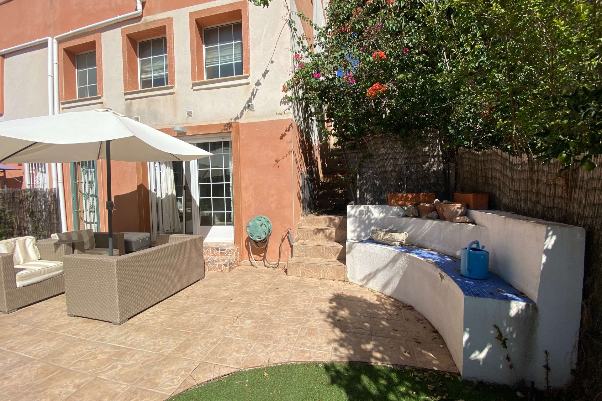 Resale - Villa / Semi detached - Villamartin