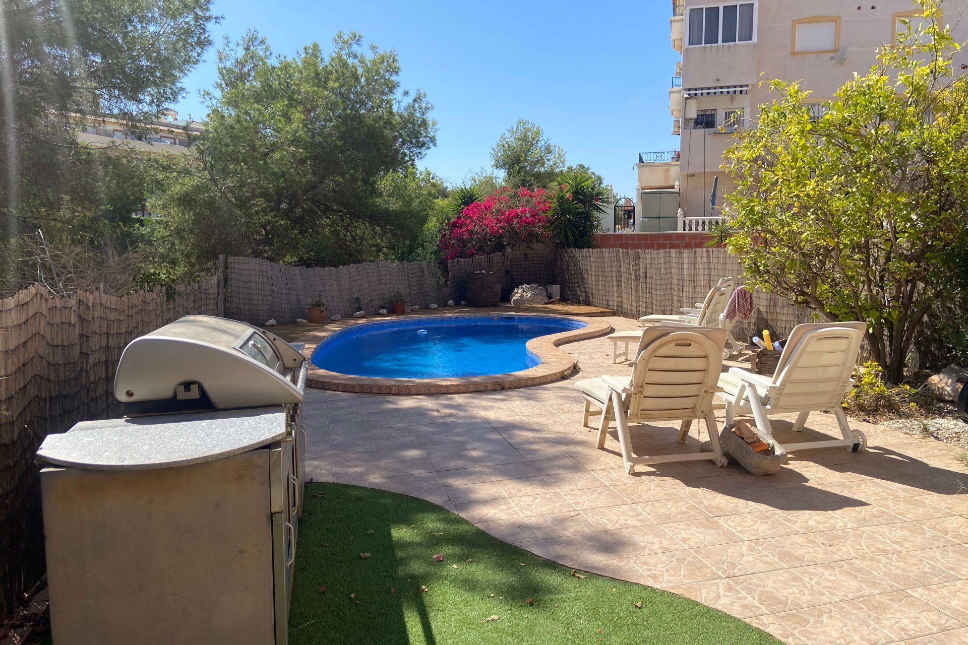 Resale - Villa / Semi detached - Villamartin